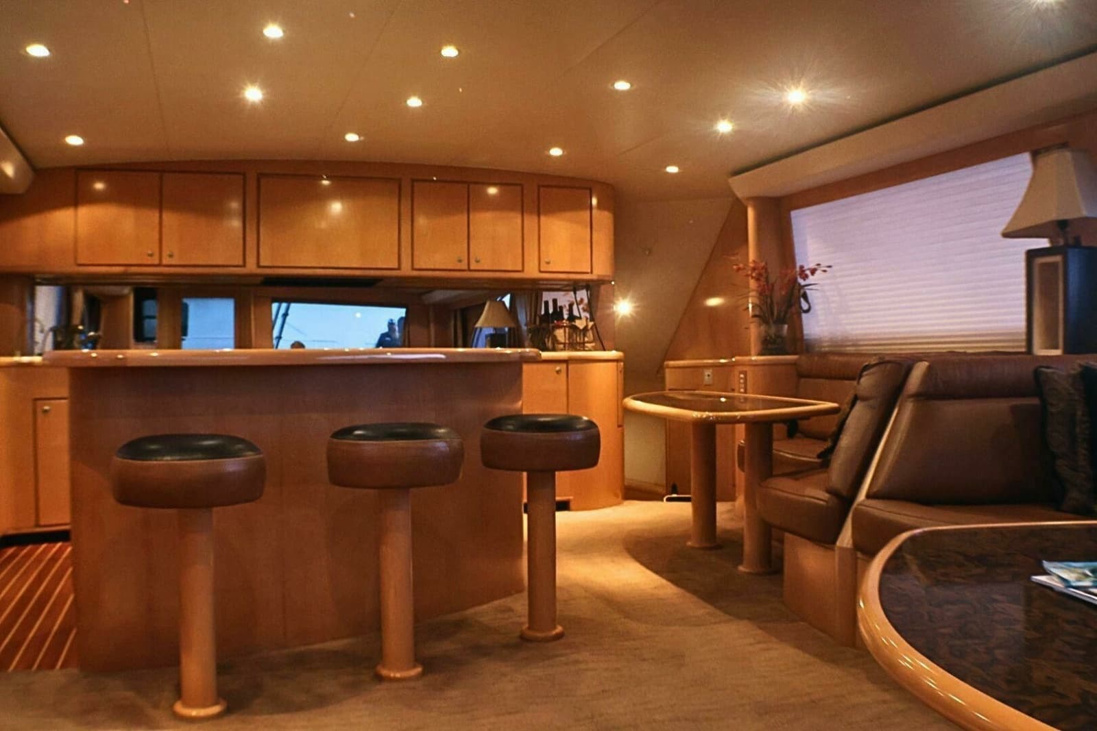 2001 Donzi 73 Sport Yacht - Photo 17