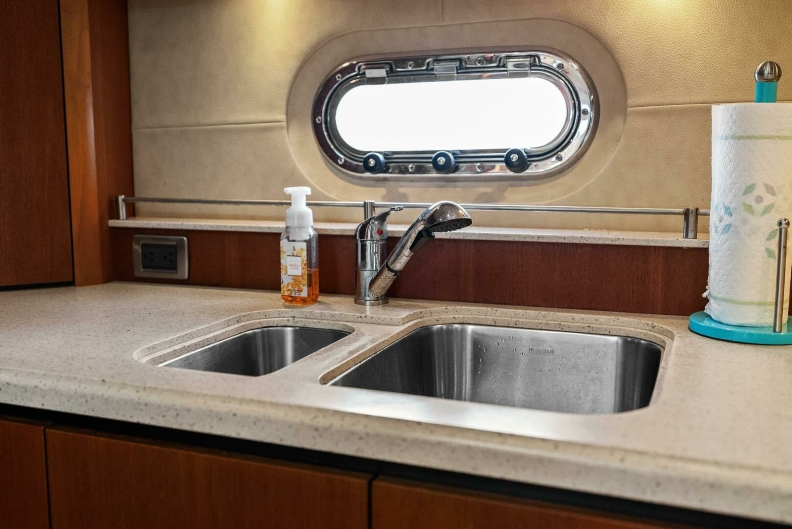 2007 Tiara Yachts 4300 Sovran - Photo 20