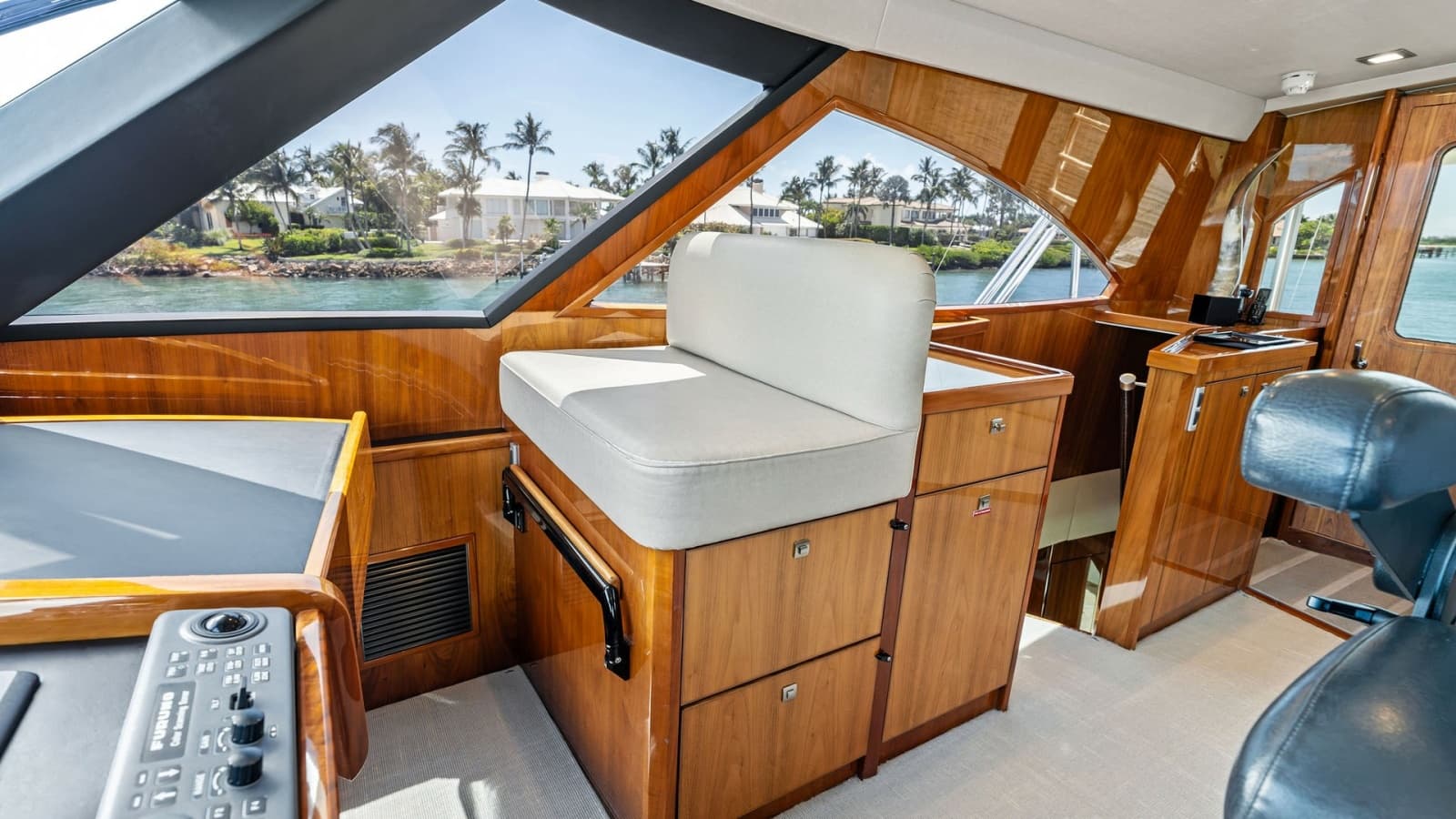 2016 Viking 80 Enclosed Bridge - Photo 90