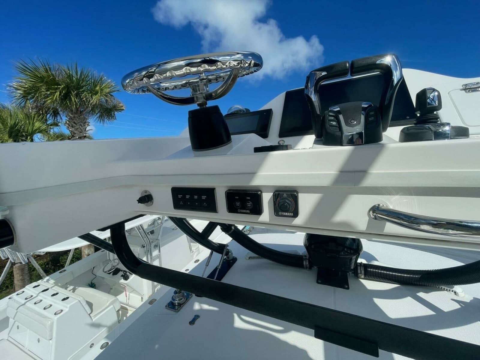 2022 Everglades 335 Center Console - Photo 22