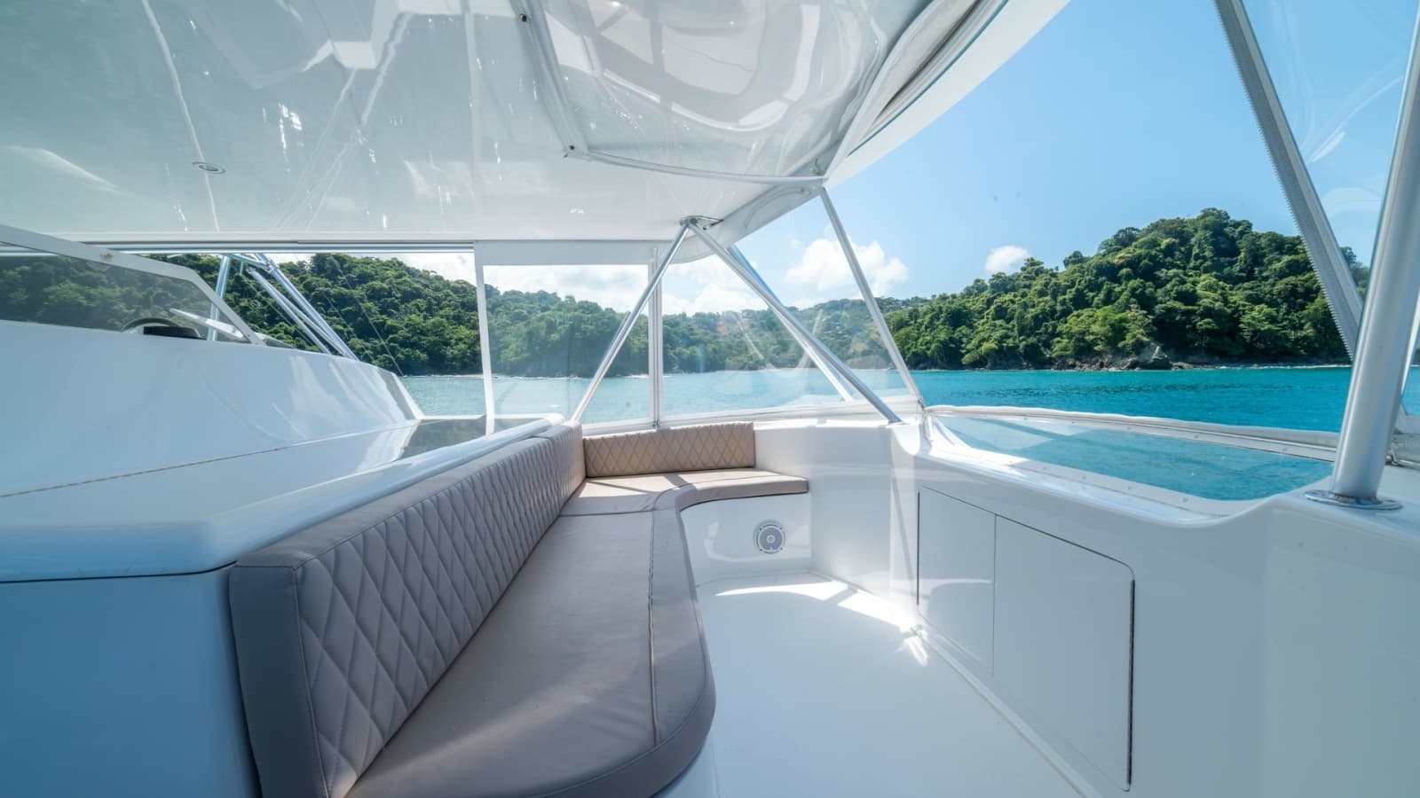 2001 Viking 61 Convertible - Photo 4