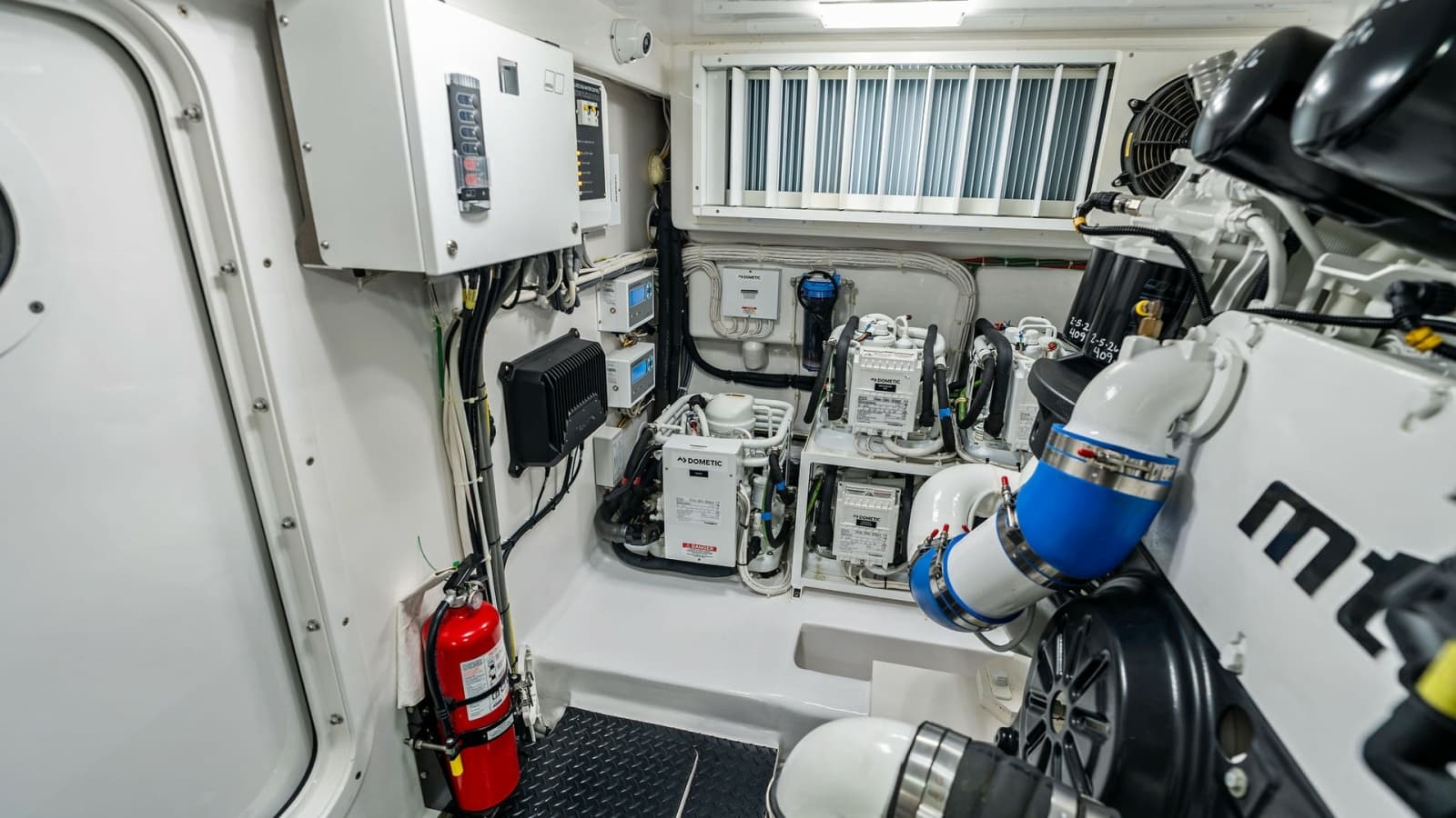 2024 Viking 68 Convertible - Photo 33
