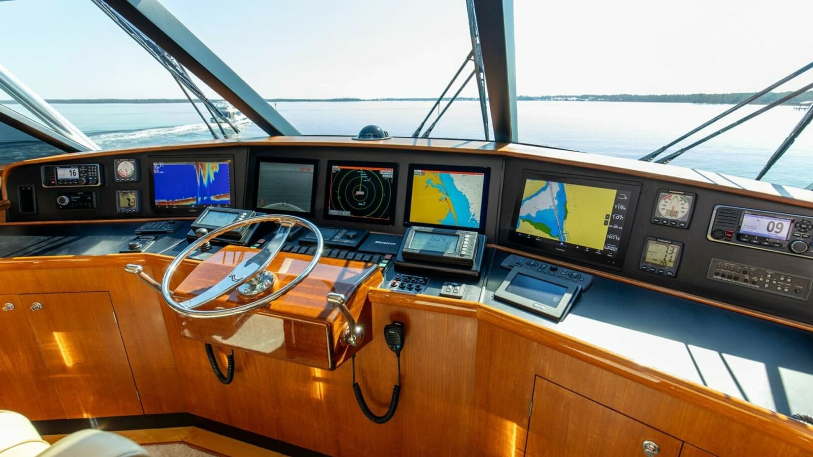 2005 Whiticar 76 Enclosed Bridge - Photo 46