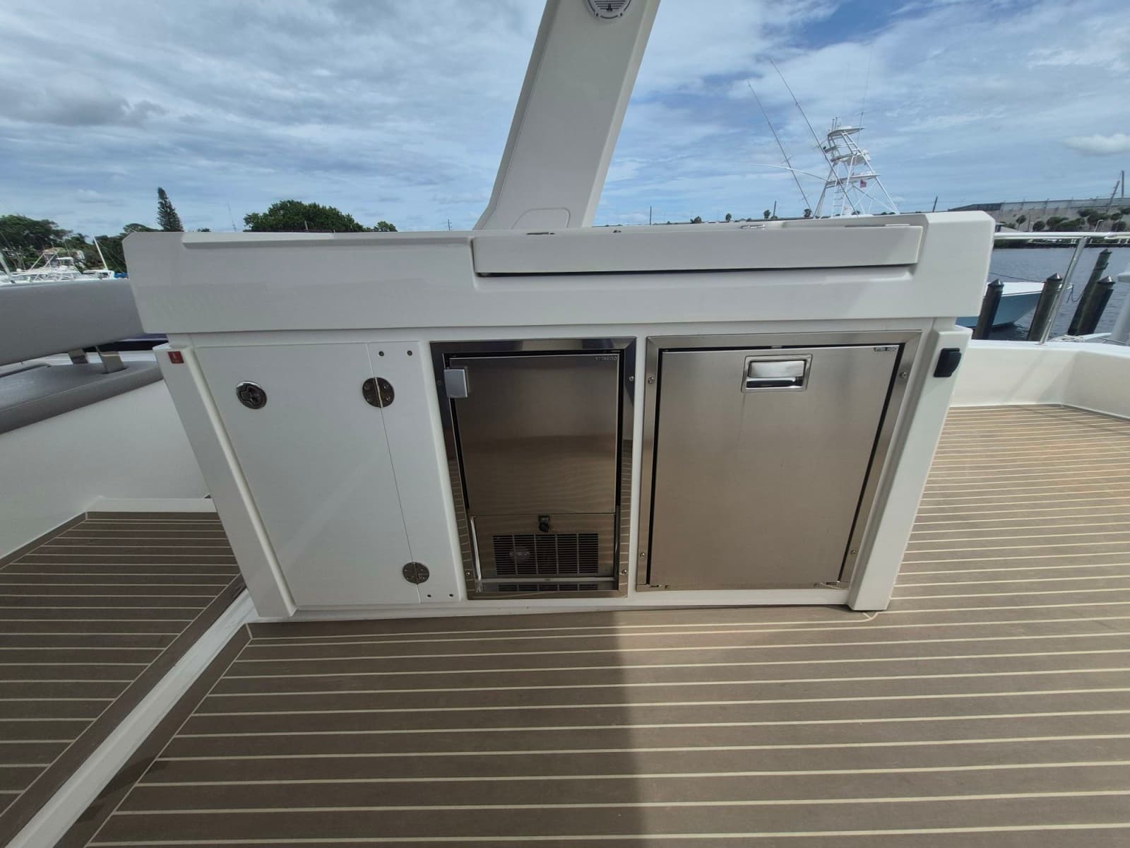 2023 Leopard 53 Powercat - Photo 11