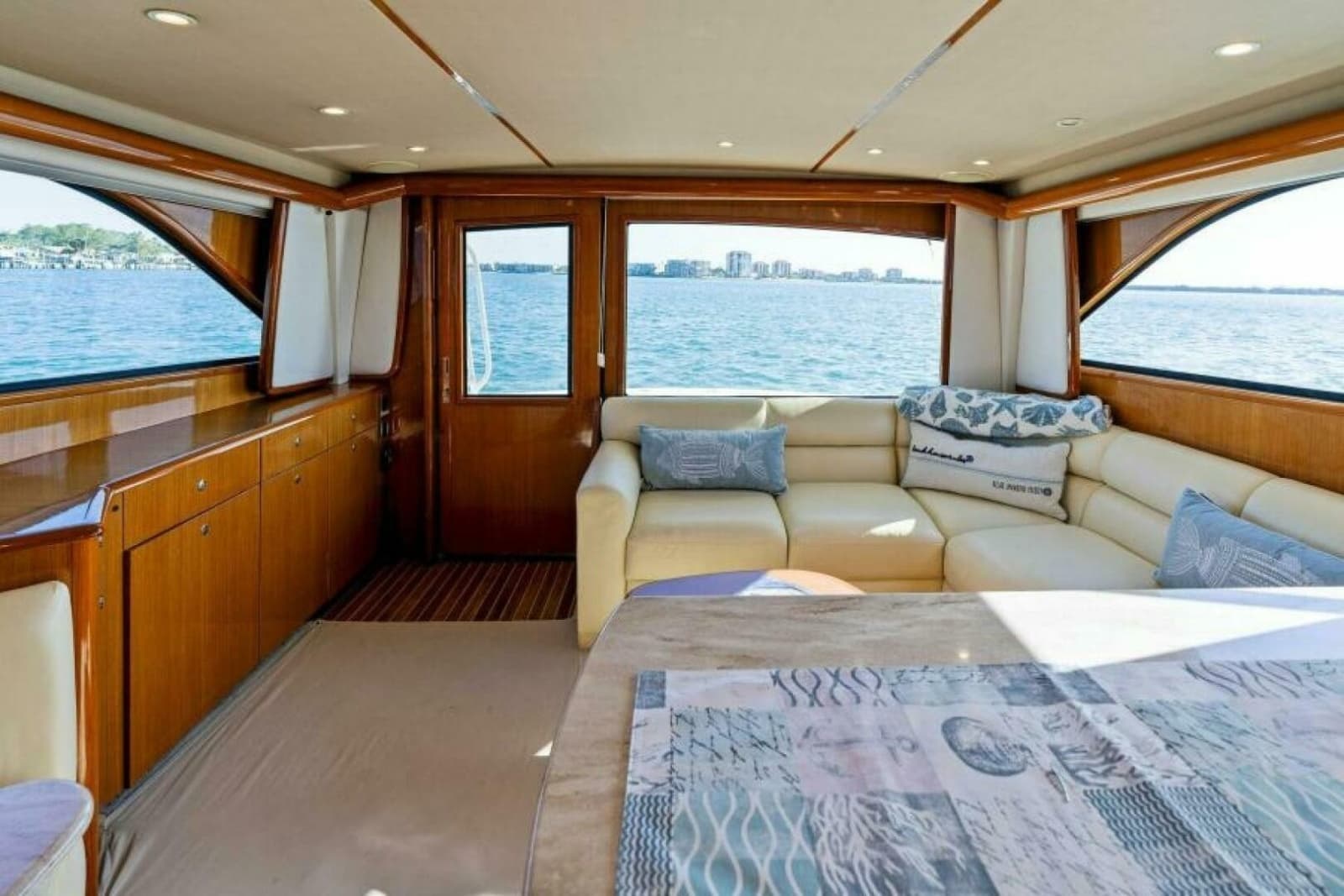 2003 Viking 48 Convertible - Photo 27