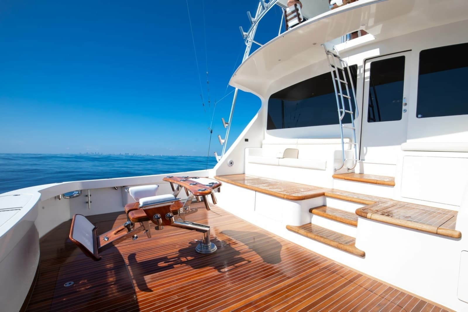 2010 Viking 82 Convertible - Photo 35