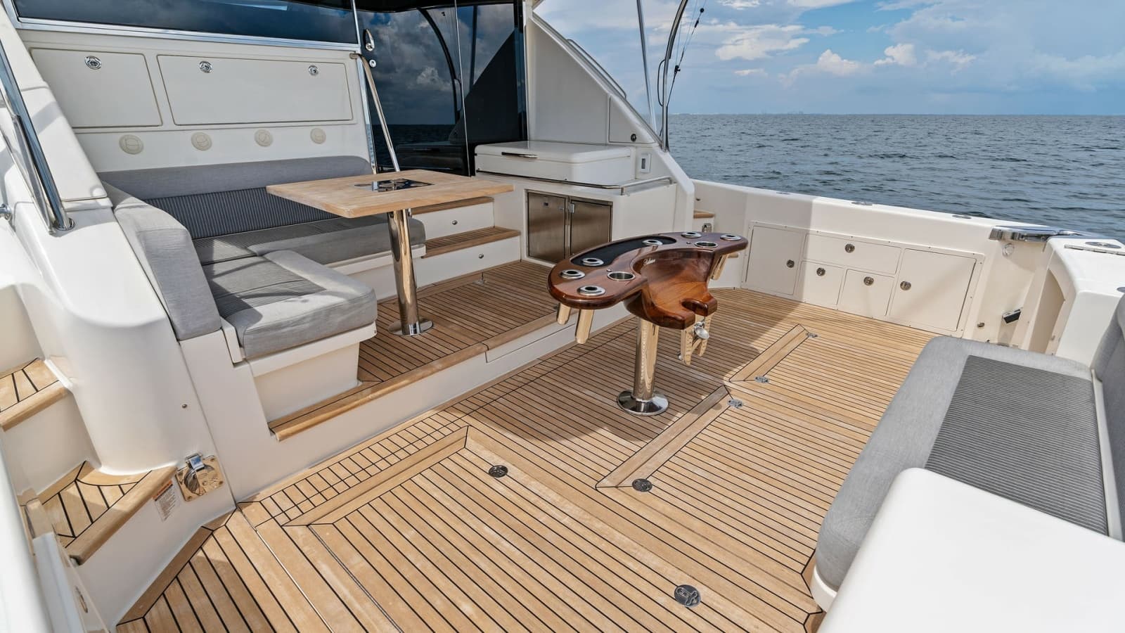 2021 Riviera 57 Enclosed Bridge - Photo 26