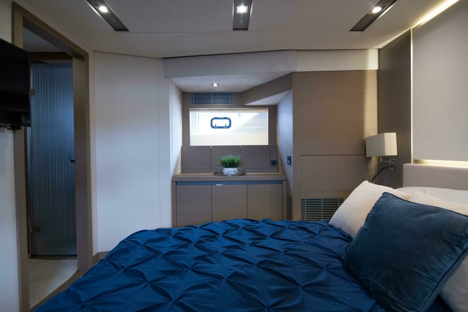 2018 Prestige 680 Flybridge - Photo 26
