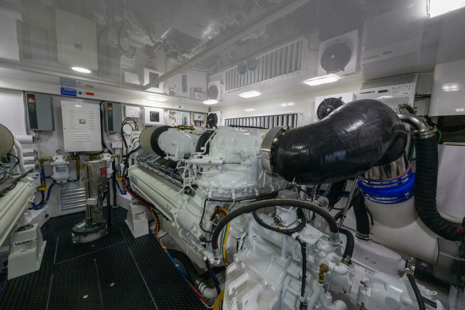 2025 Viking 82 Convertible - Photo 60