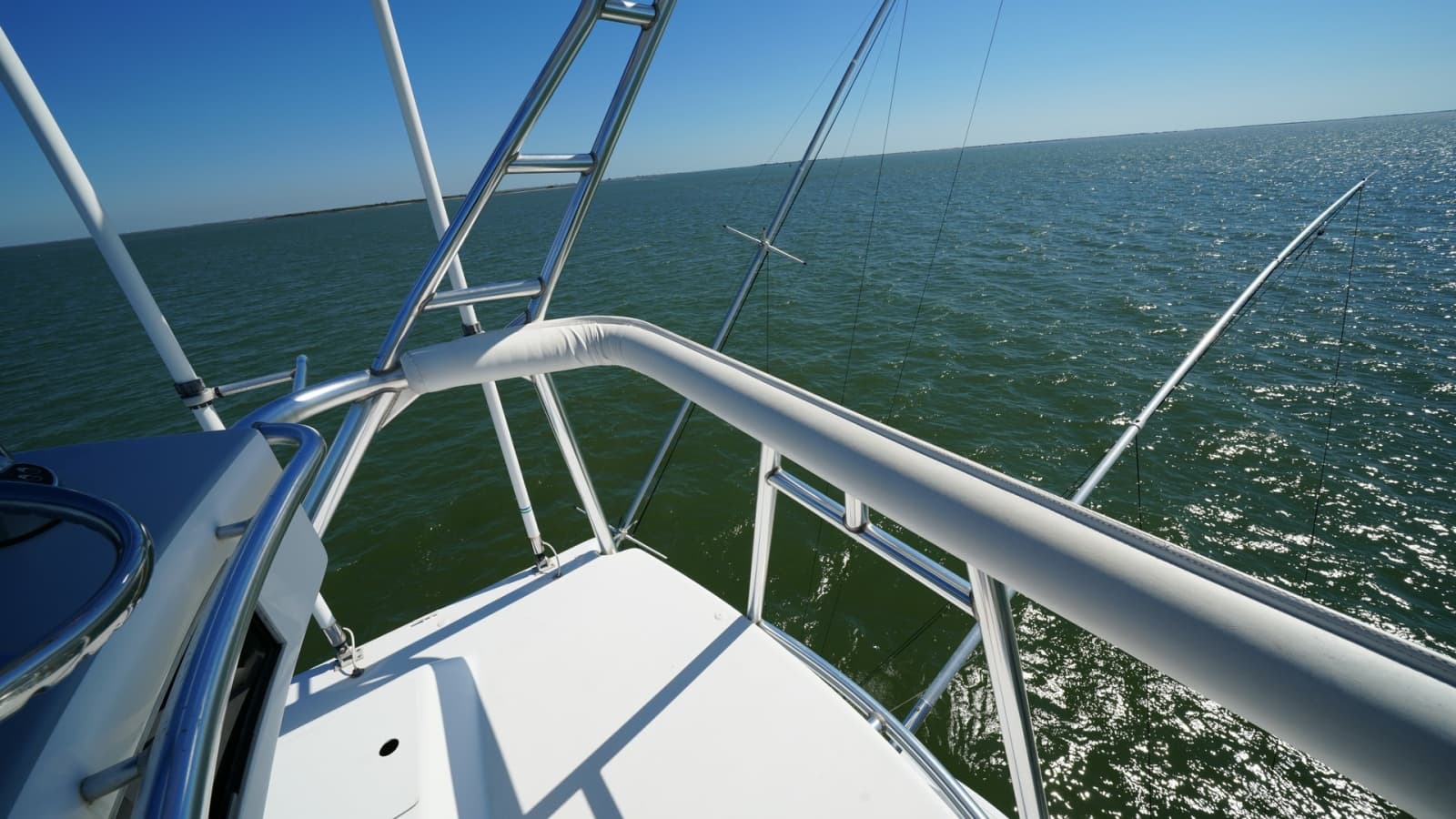 2001 Hatteras 60 Convertible - Photo 40