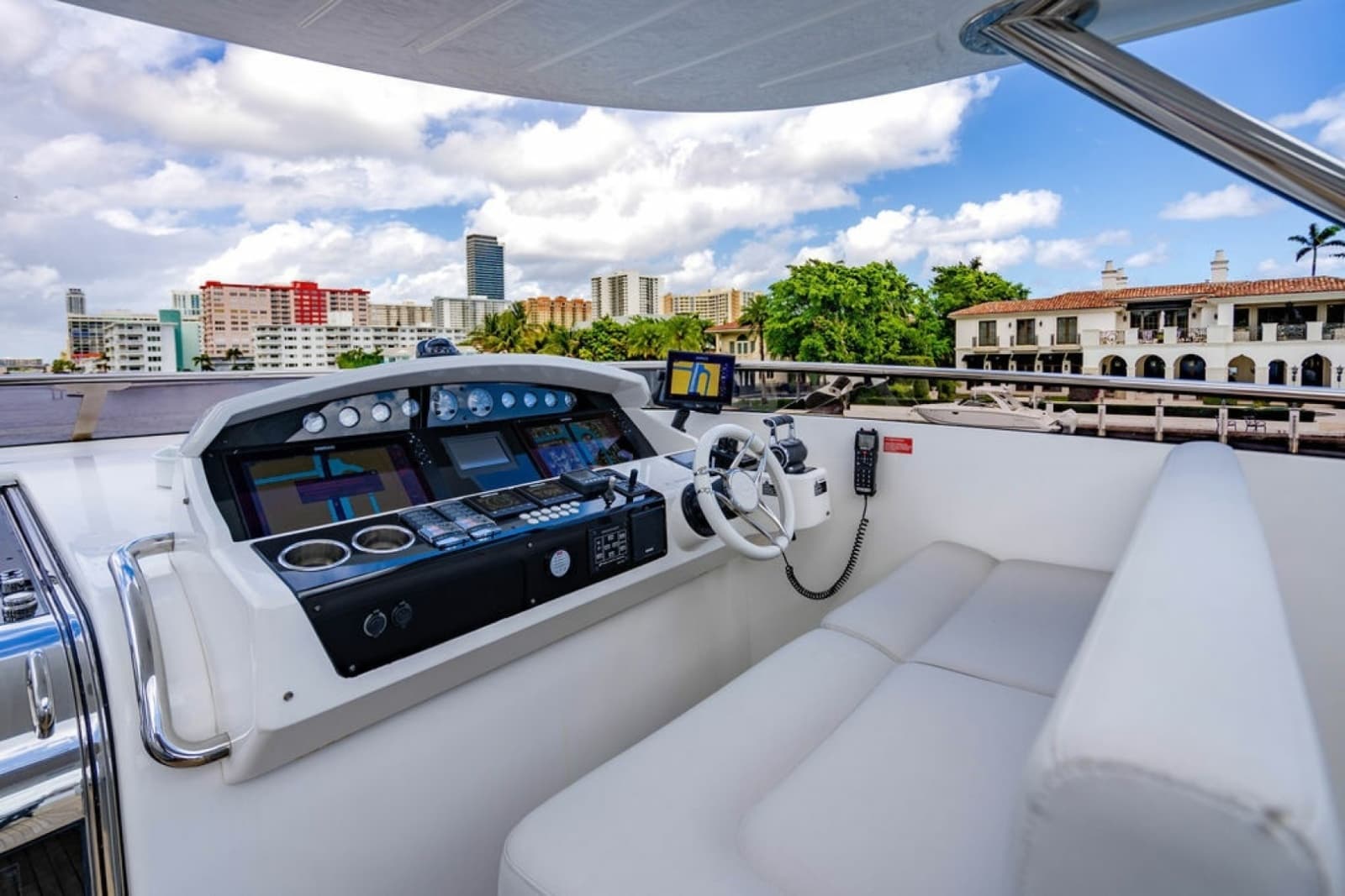 2019 Sunseeker 95 Motor Yacht - Photo 29