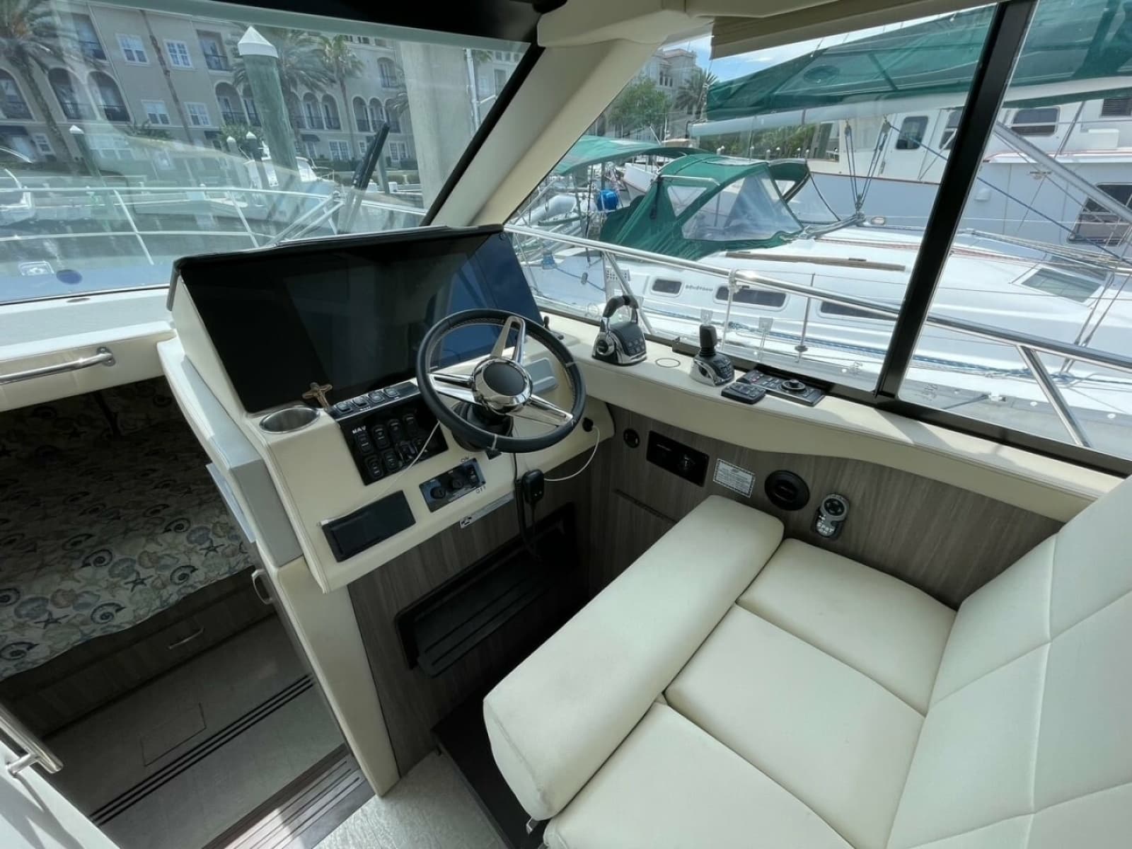 2022 Regal 38 Grand Coupe - Photo 19
