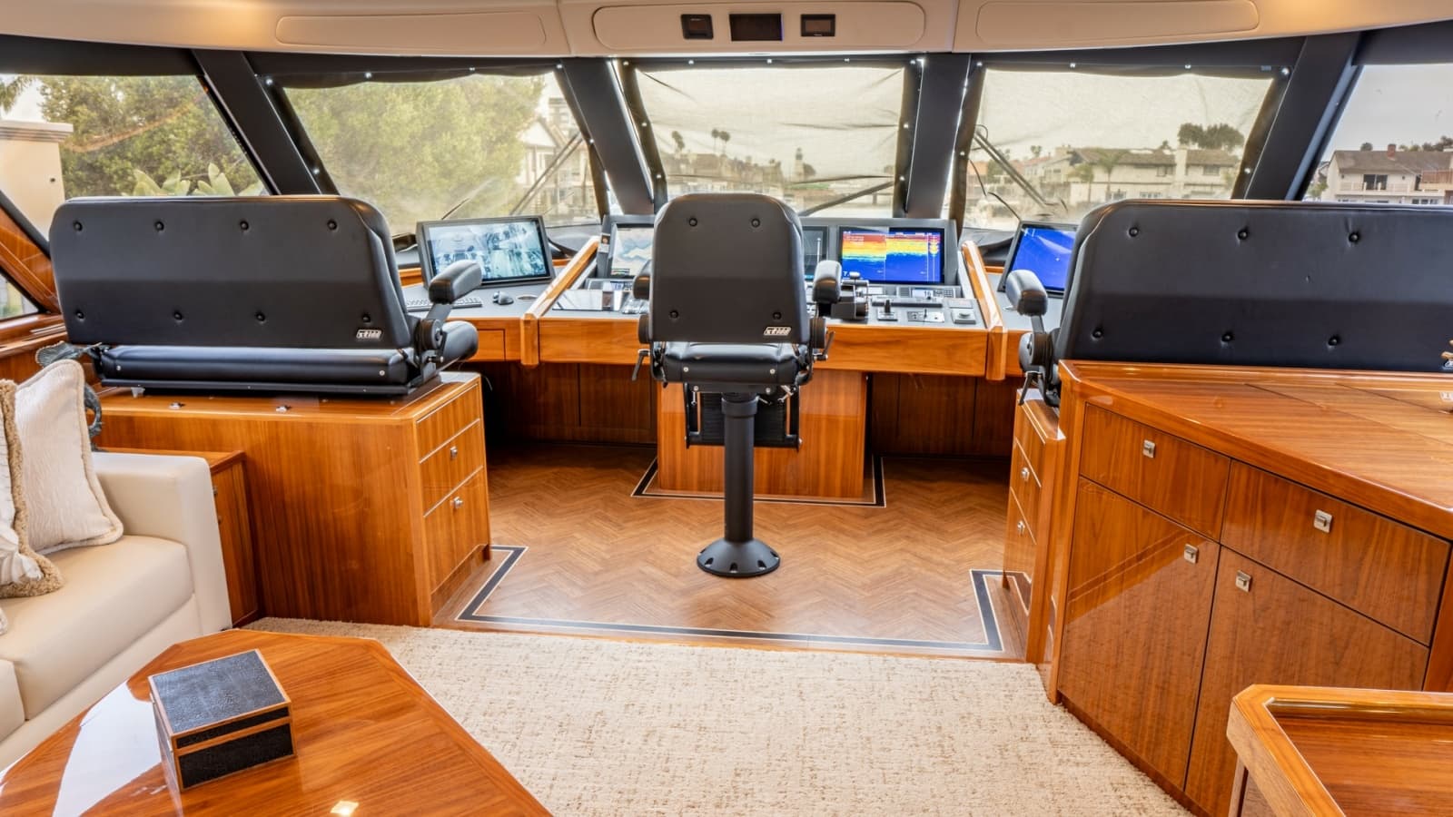 2020 Viking 92 Skybridge - Photo 2
