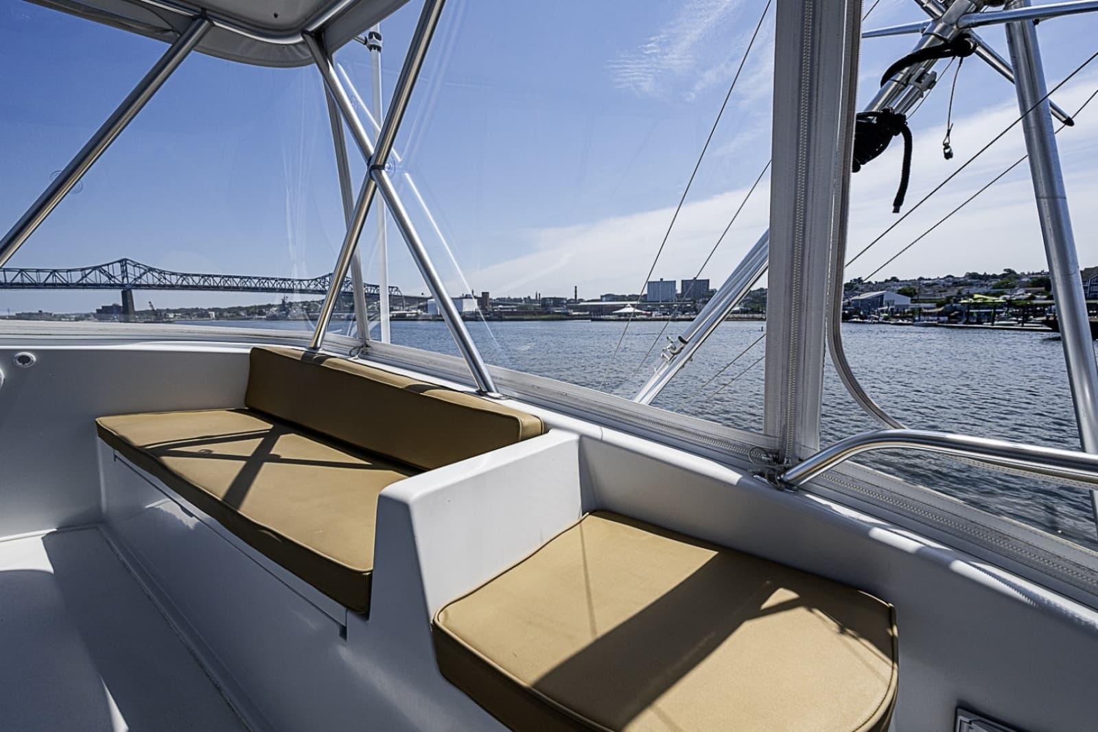 2002 Viking 52 Convertible - Photo 27