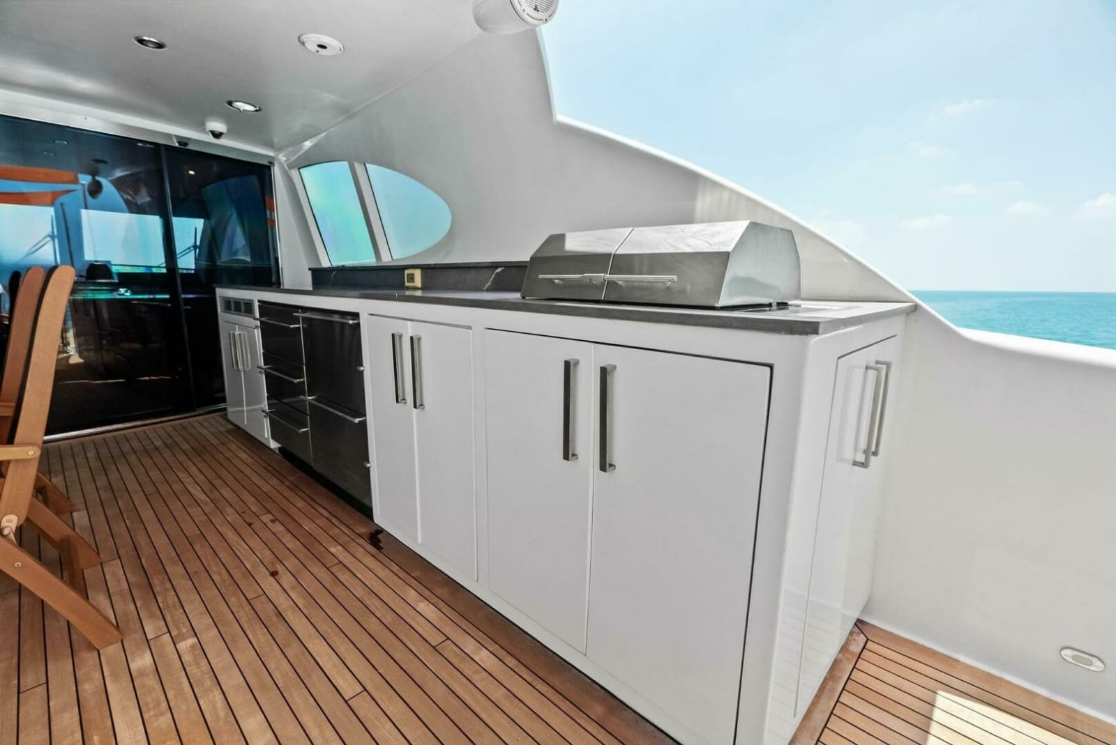 2006 Lazzara Yachts 84 Skylounge - Photo 75