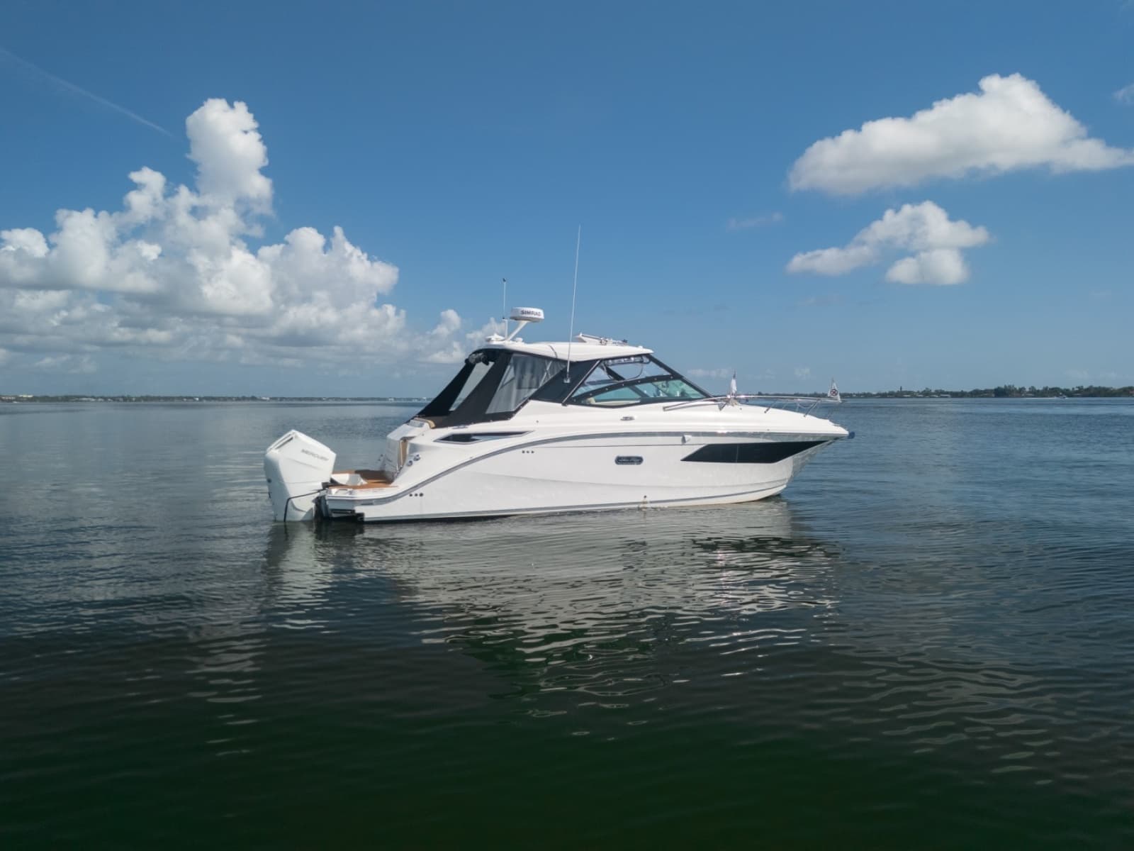 2025 Sea Ray 320 Sundancer - Photo 36