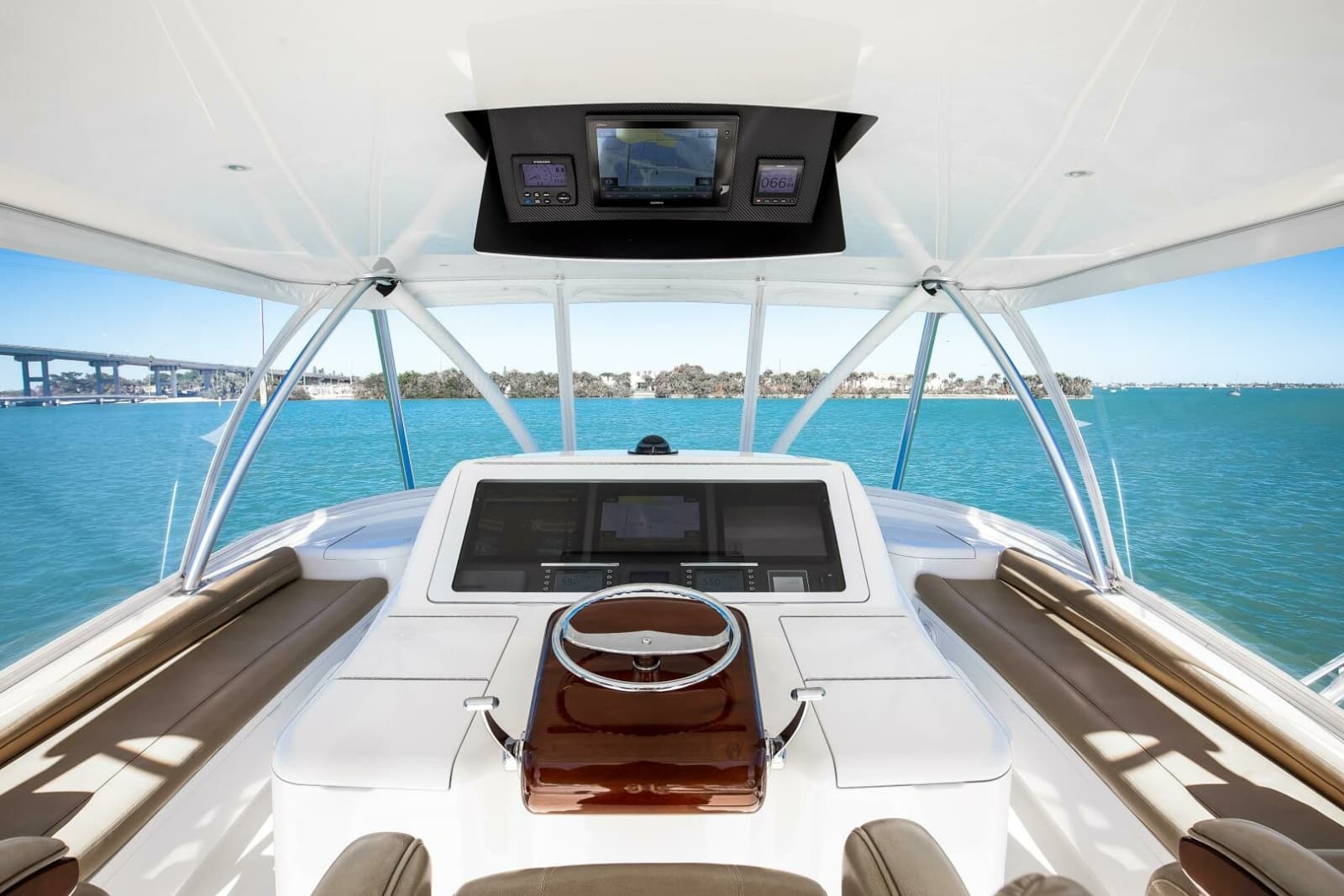 2019 Viking 62 Convertible - Photo 17