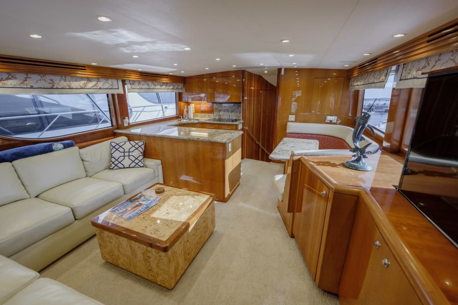 2002 Hatteras 60 Convertible - Photo 2