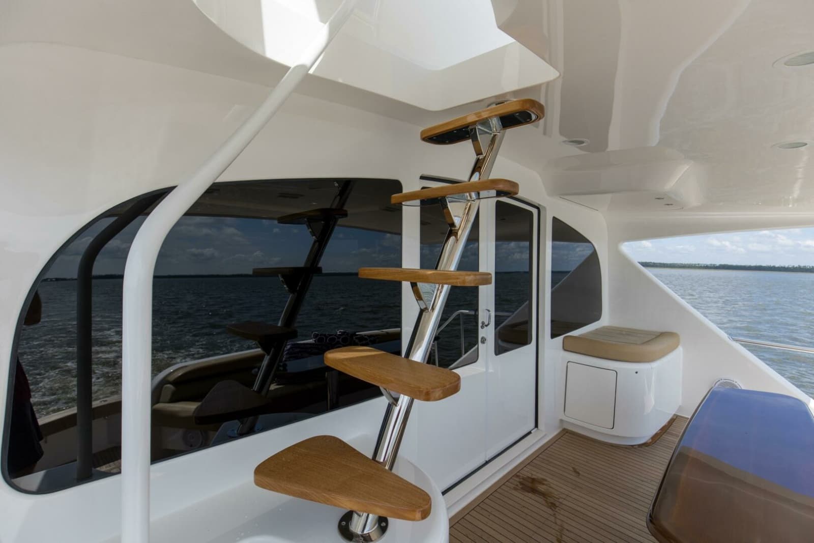 2016 Viking 92 Enclosed Bridge - Photo 65