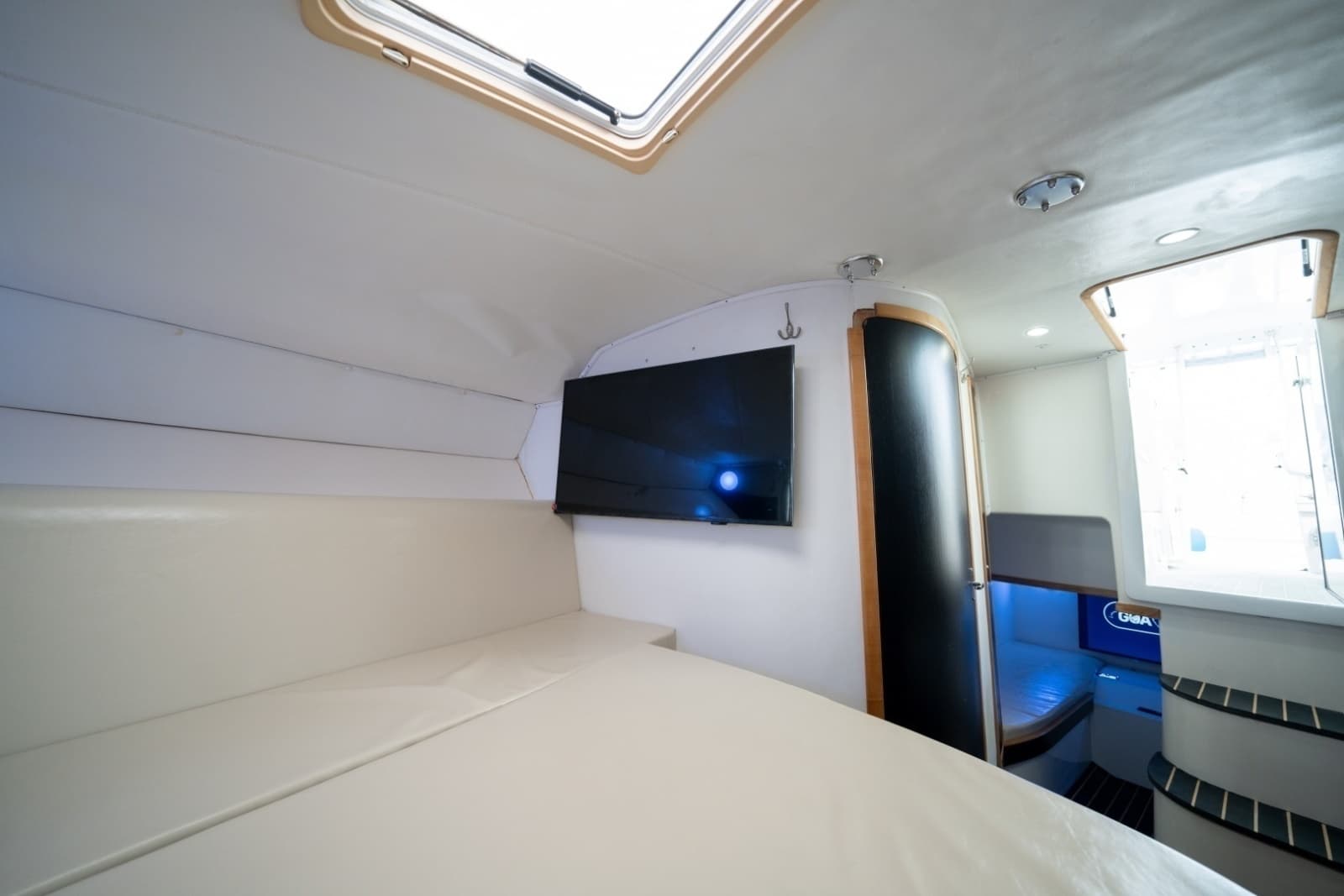 2011 Contender 40 Express - Photo 7