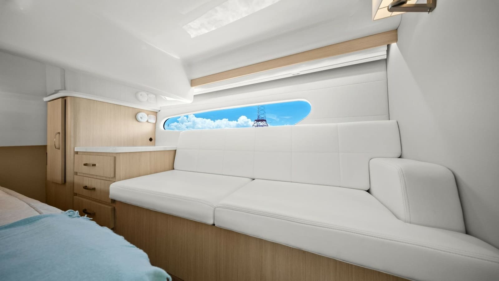 2025 Regal 38 XO - Photo 36