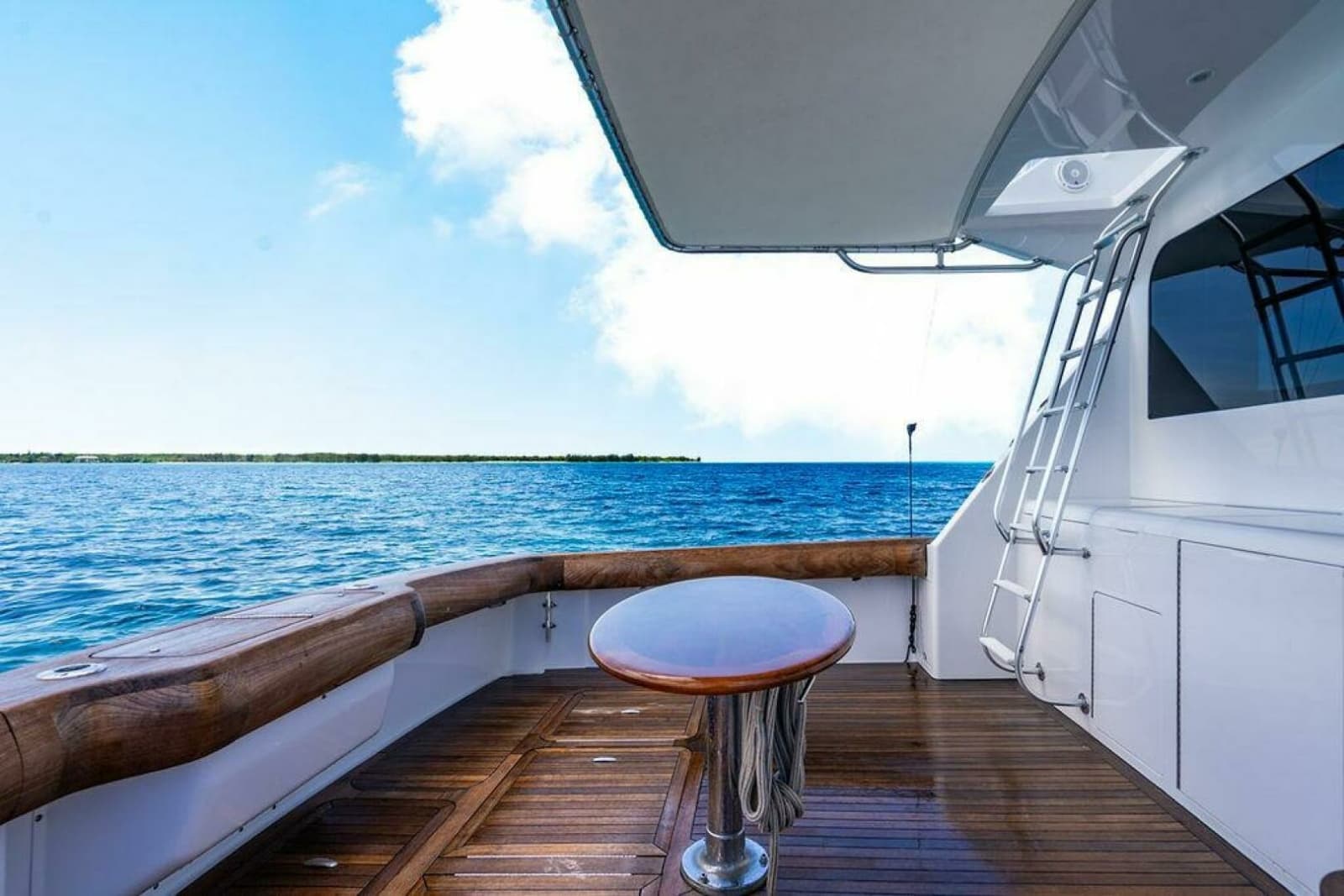 1999 Viking 55 Convertible - Photo 52