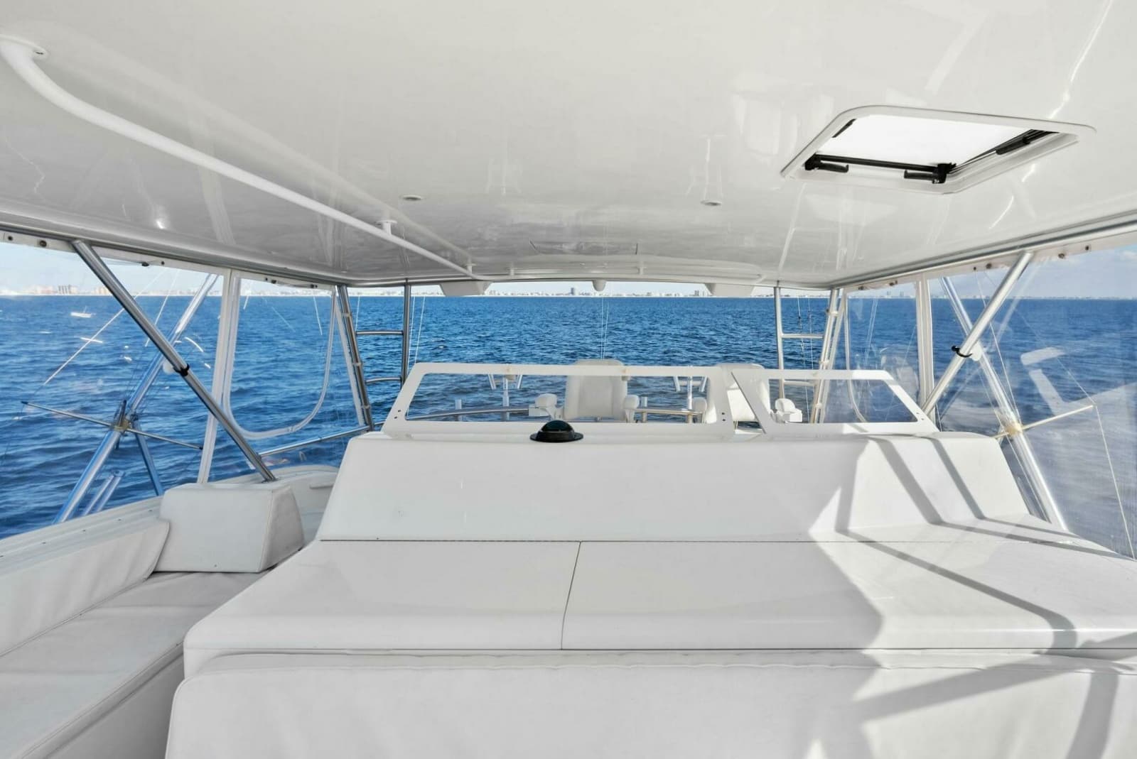 2002 Viking 65 Convertible - Photo 63
