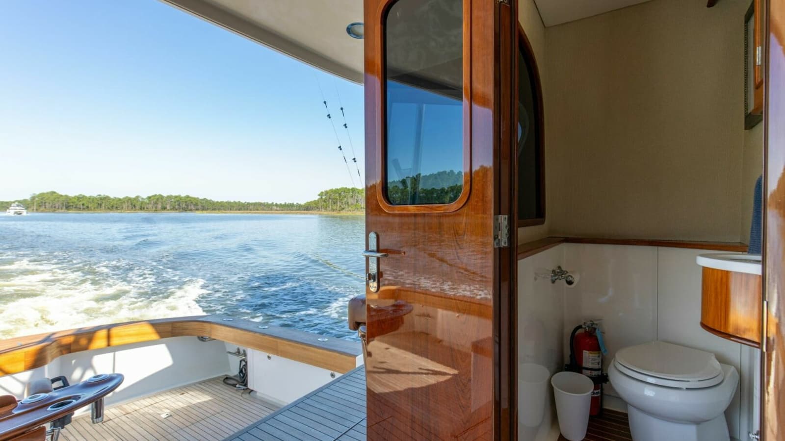 2005 Whiticar 76 Enclosed Bridge - Photo 50