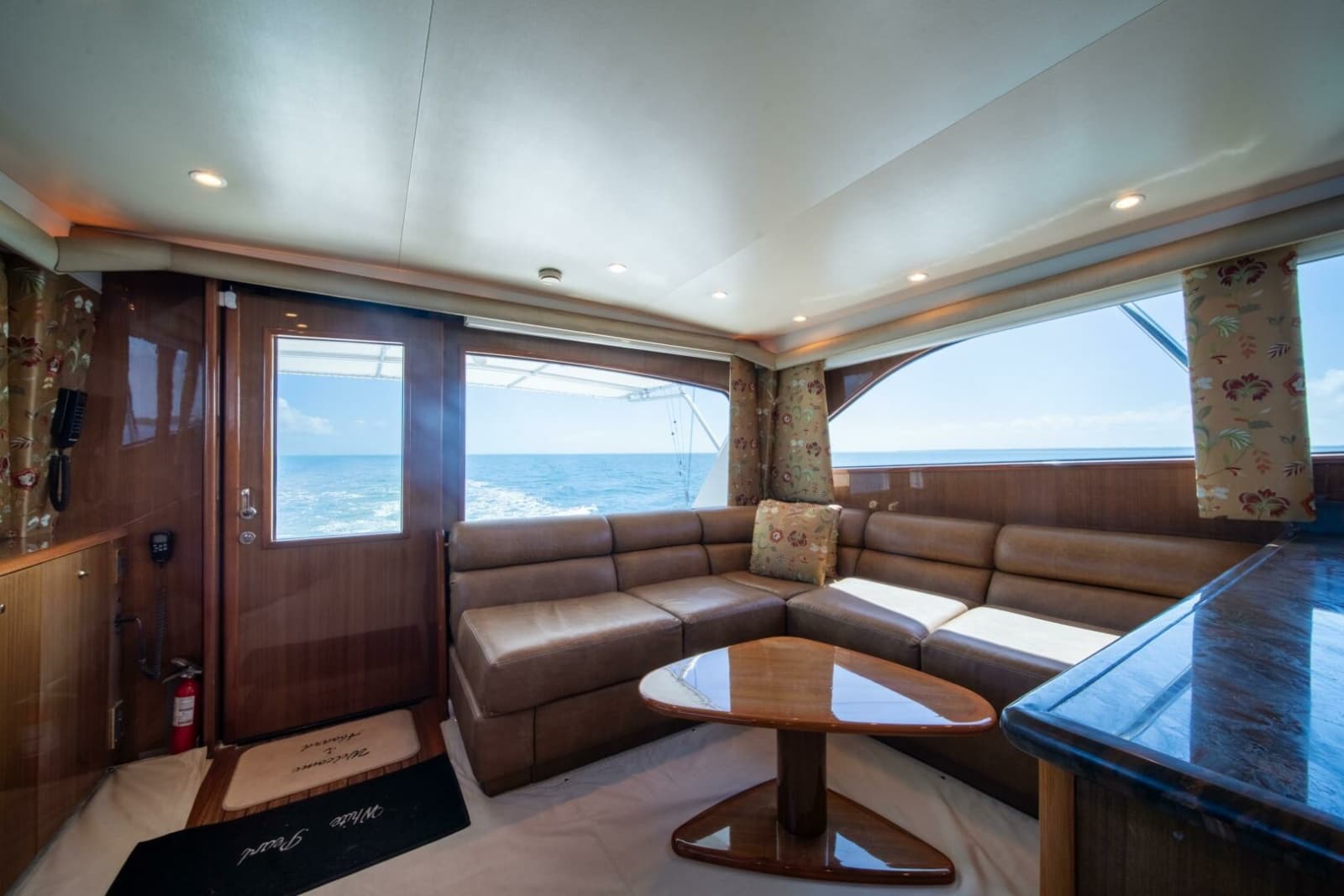 2006 Viking 52 Convertible - Photo 10