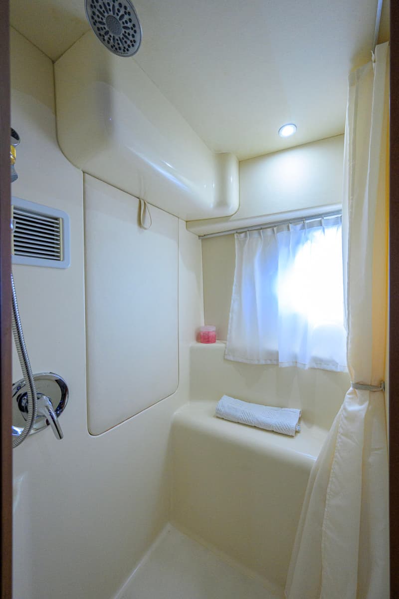 2005 Silverton 39 Motor Yacht - Photo 43