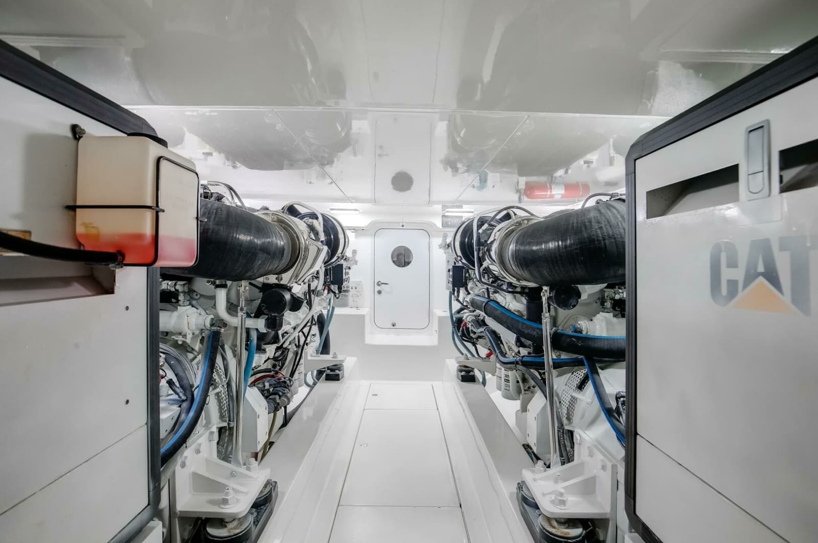 2015 Ocean Yachts 64 Convertible - Photo 29