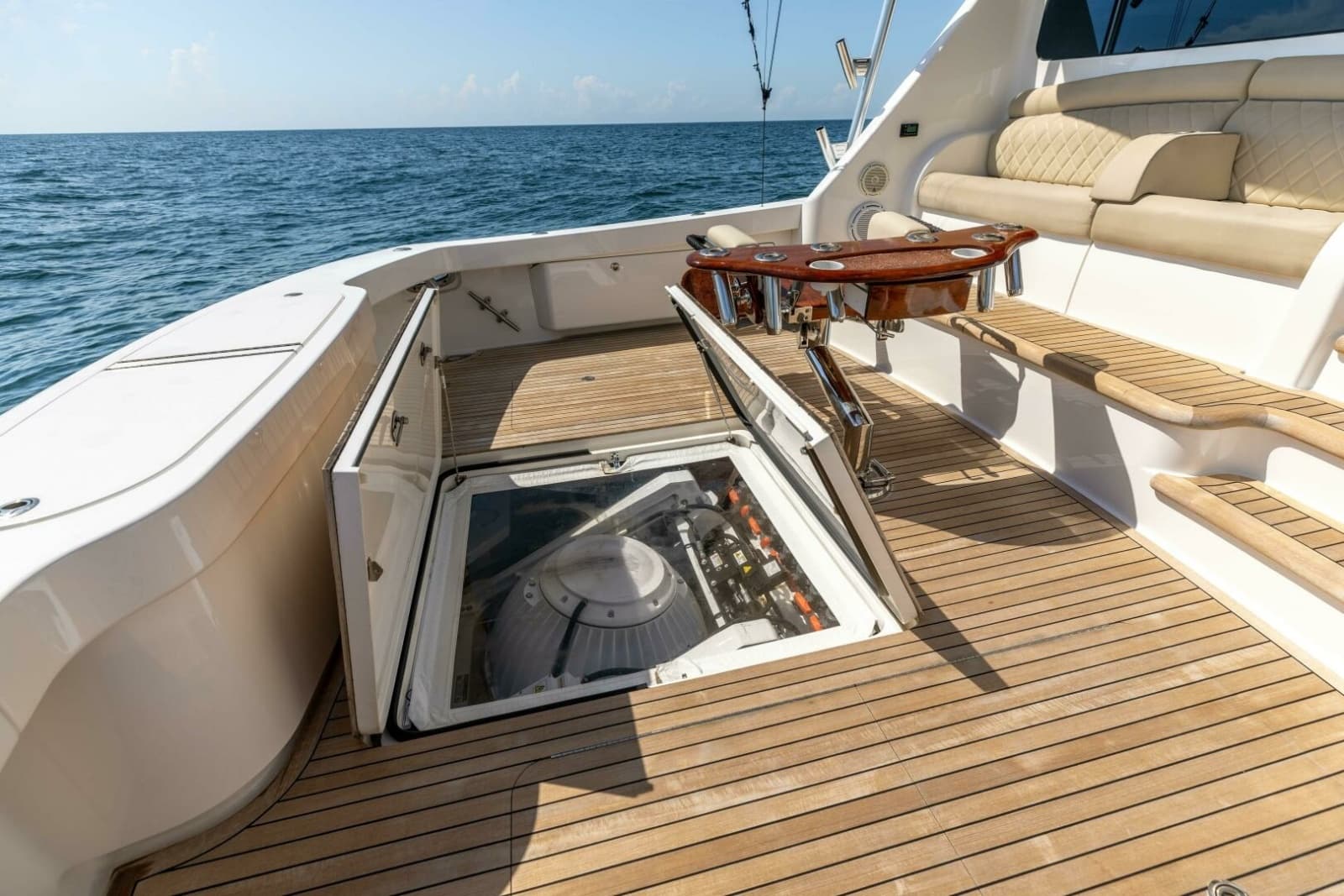 2018 Viking 62 Convertible - Photo 40
