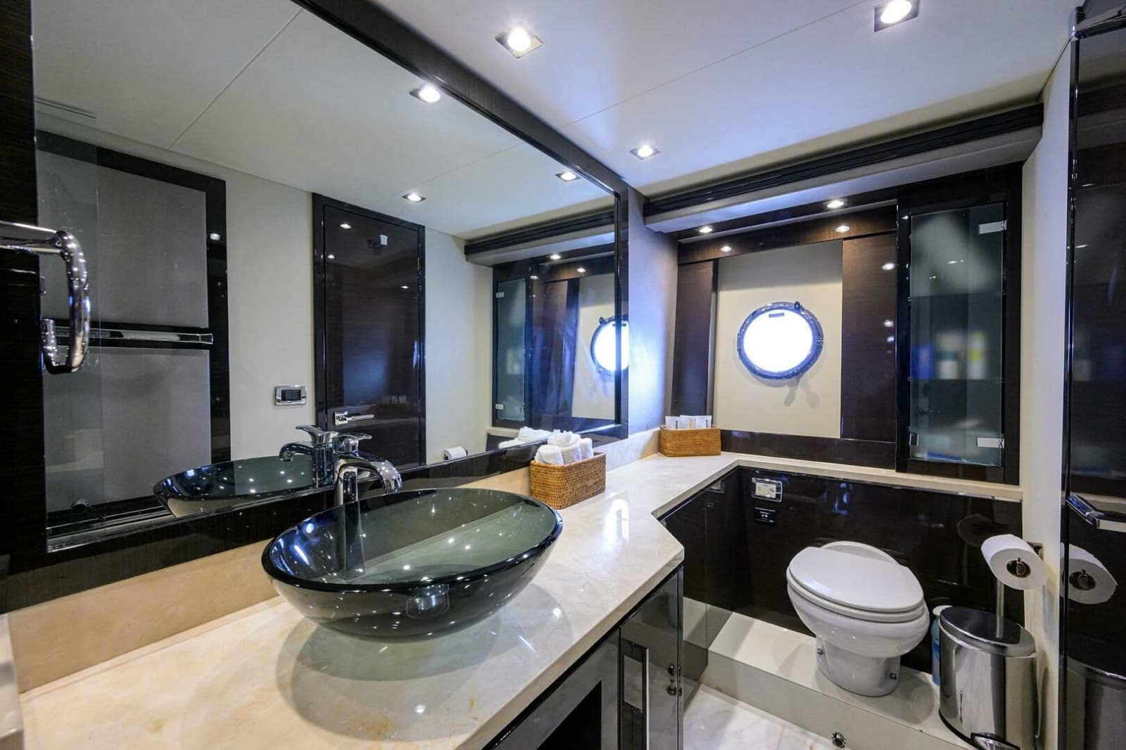 2016 Marquis 660 Sport Yacht - Photo 12