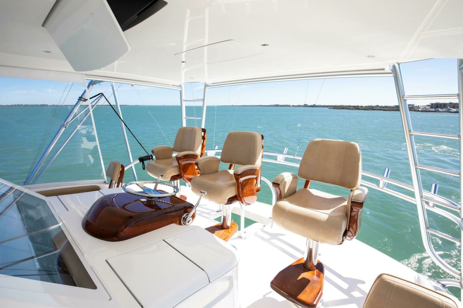 2019 Viking 62 Convertible - Photo 20