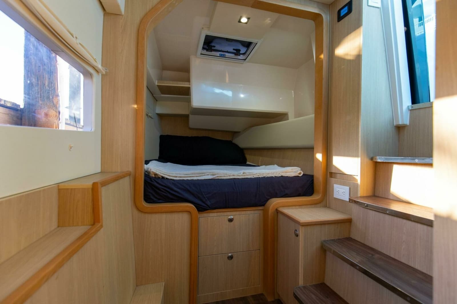 2018 Aquila 36 Power Cat - Photo 9