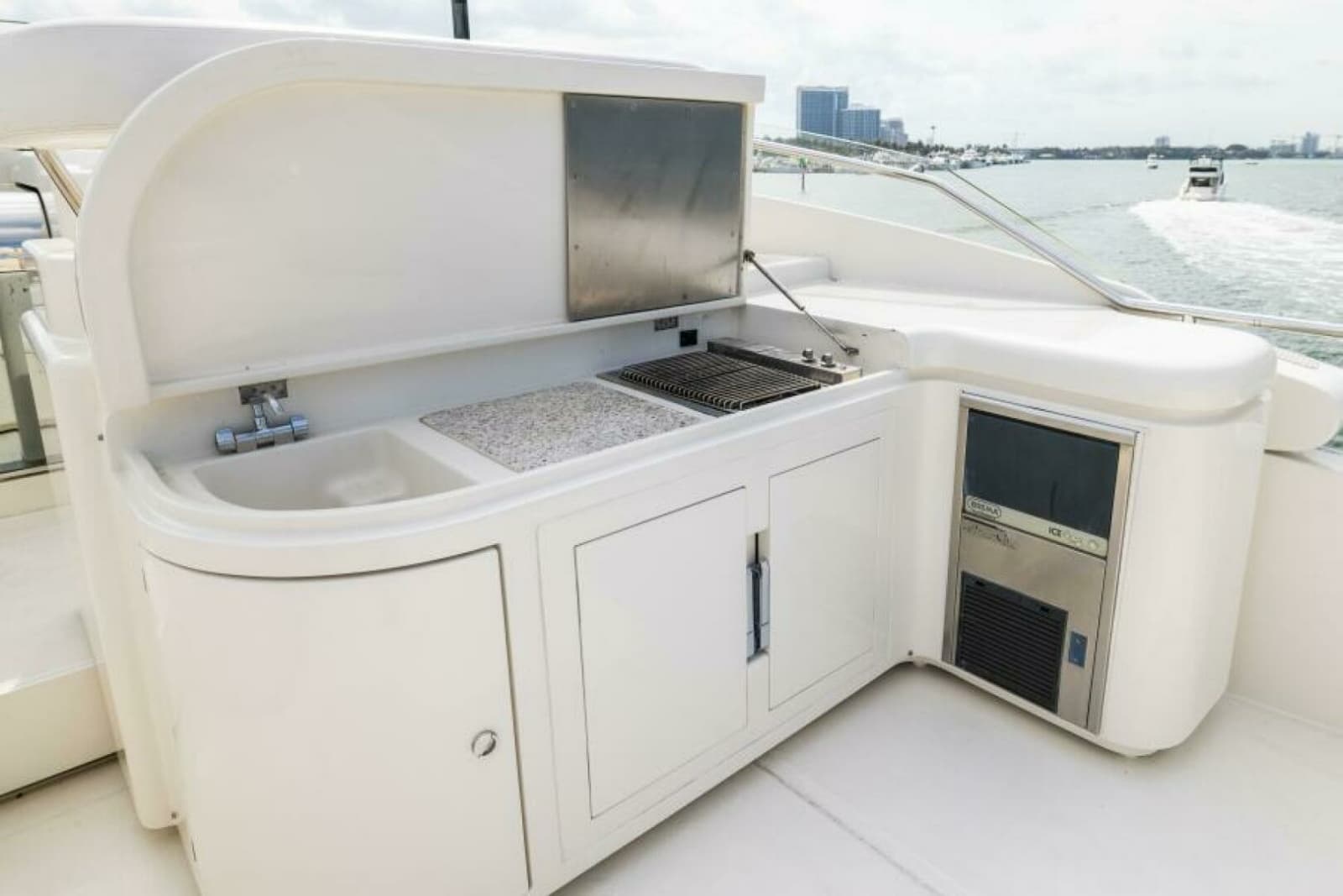 2001 Ferretti Yachts 94 Raised Pilothouse - Photo 39