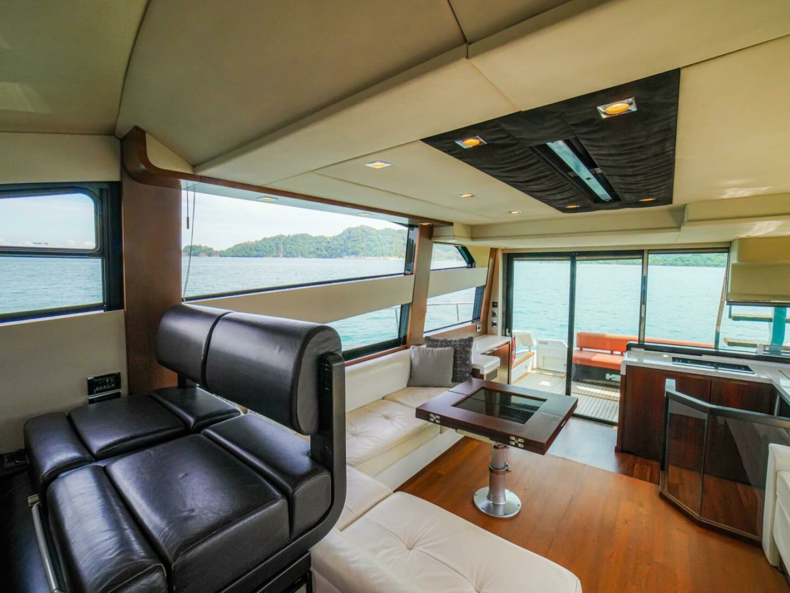 2014 Fairline 50 - Photo 22