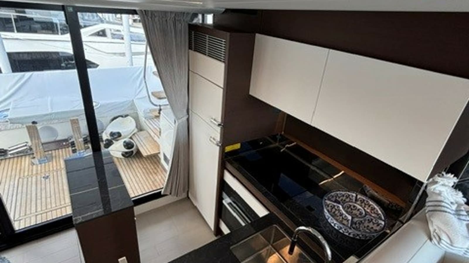 2024 Prestige 520 Flybridge - Photo 6