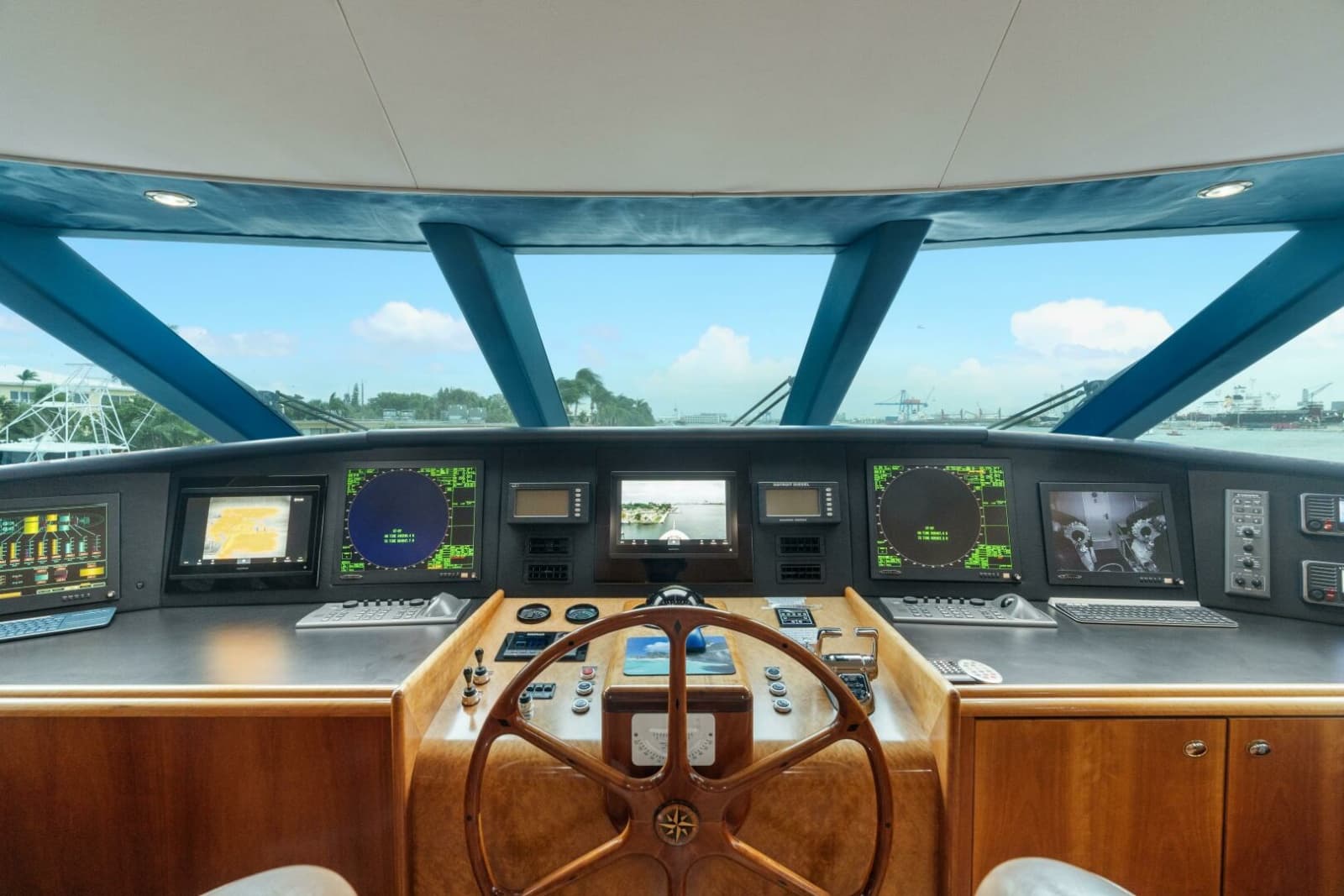 2004 Westport 130 Tri-Deck Motor Yacht - Photo 37
