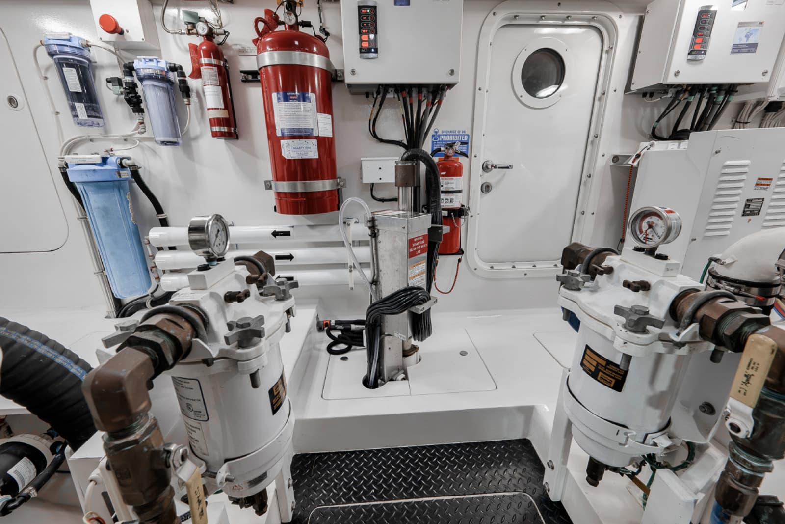 2020 Viking 68 Convertible - Photo 61