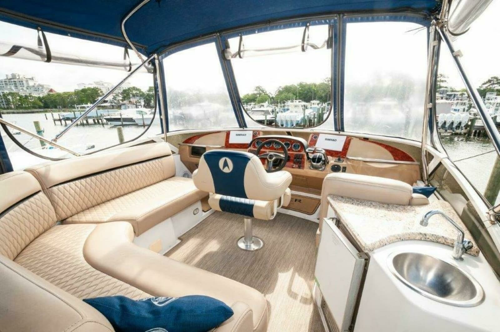 2002 Carver 444 Cockpit Motor Yacht - Photo 3