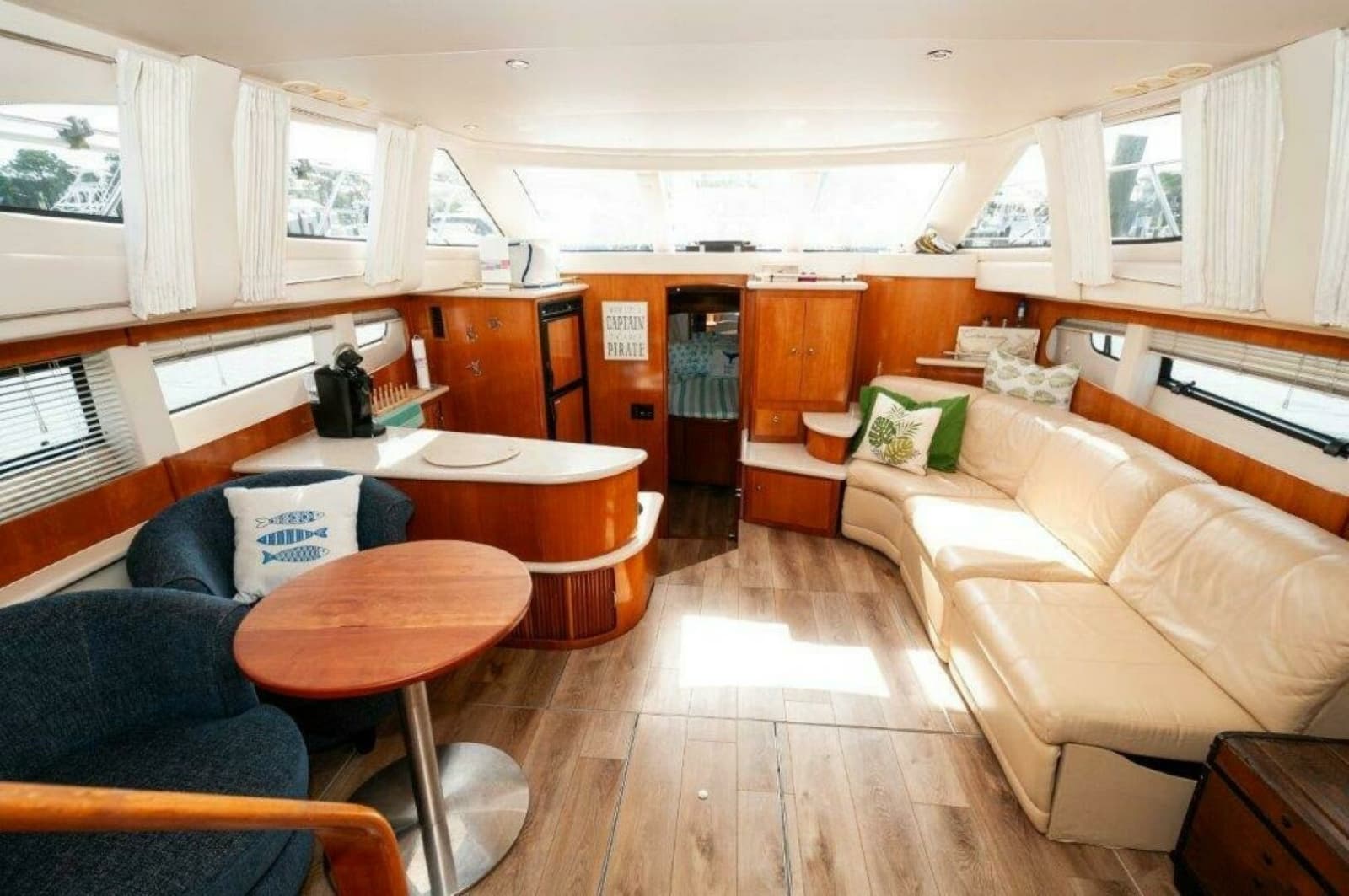 2002 Carver 444 Cockpit Motor Yacht - Photo 2