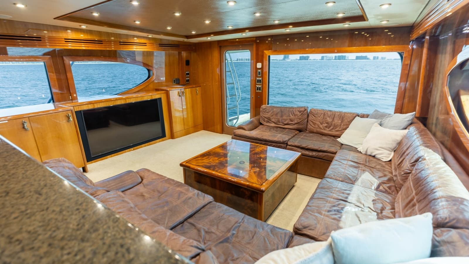 2007 Hatteras 68 Convertible - Photo 8