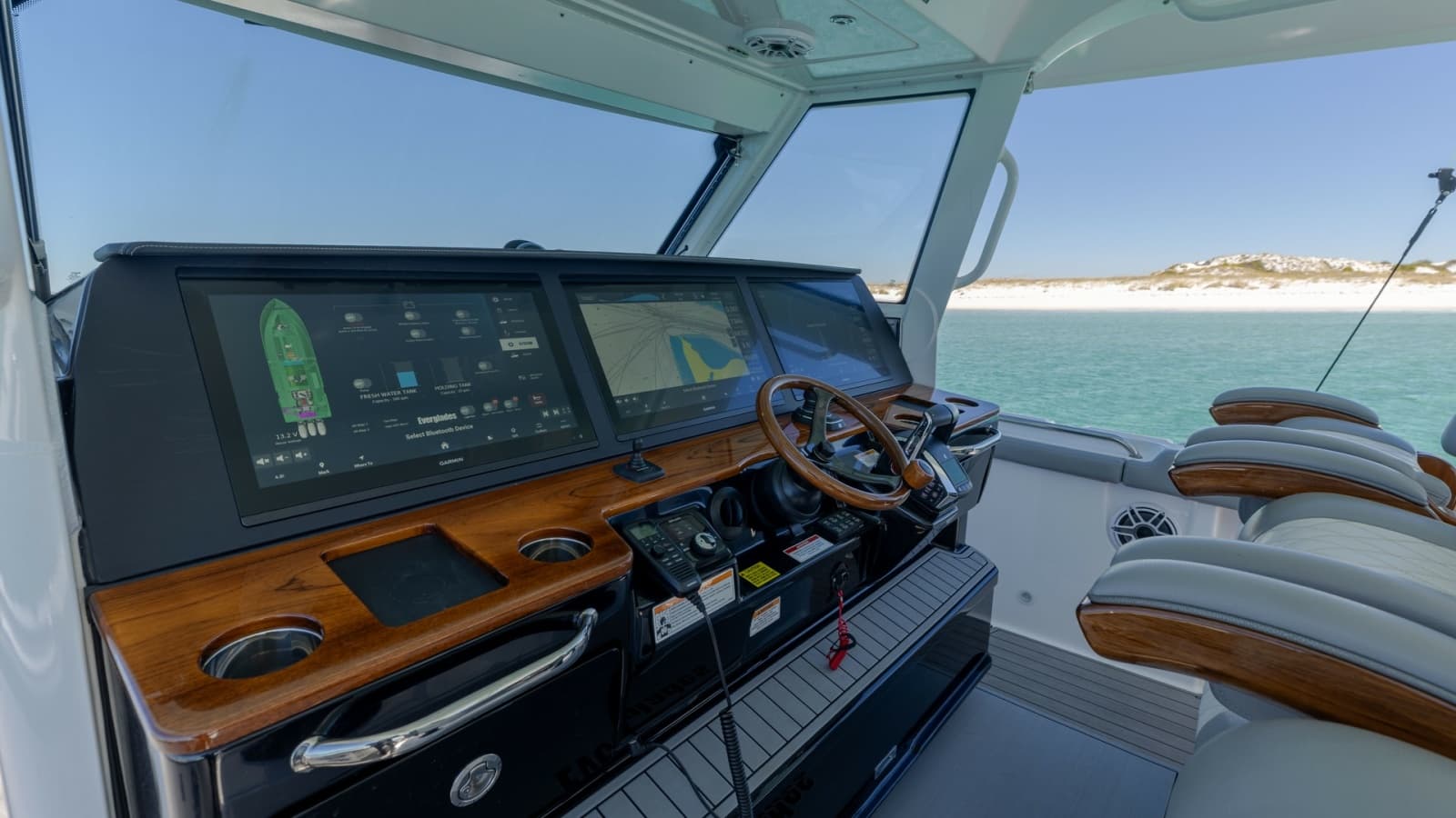 2024 Everglades 455 Center Console - Photo 23