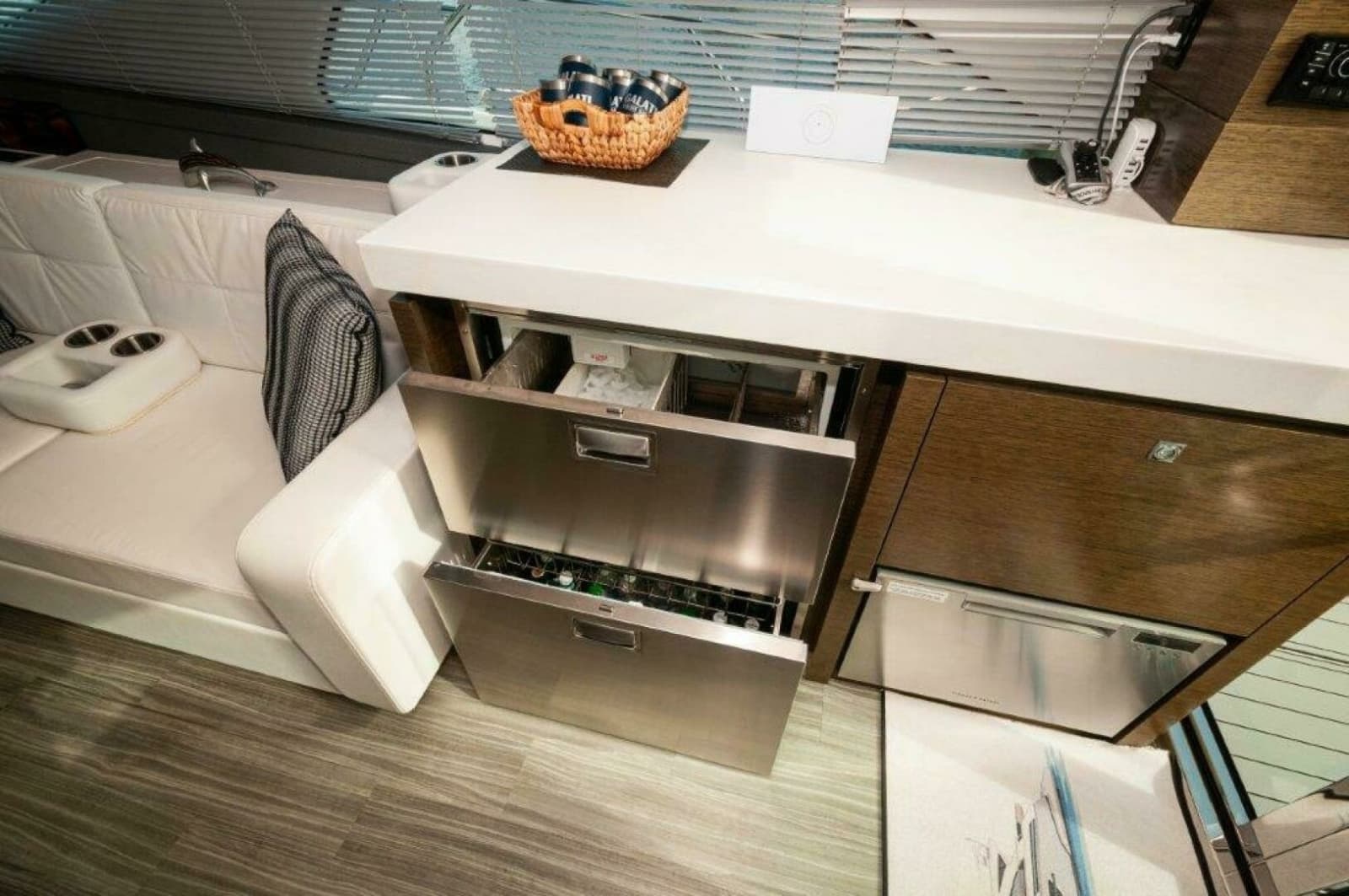 2019 Cruisers Yachts 60 Cantius - Photo 10