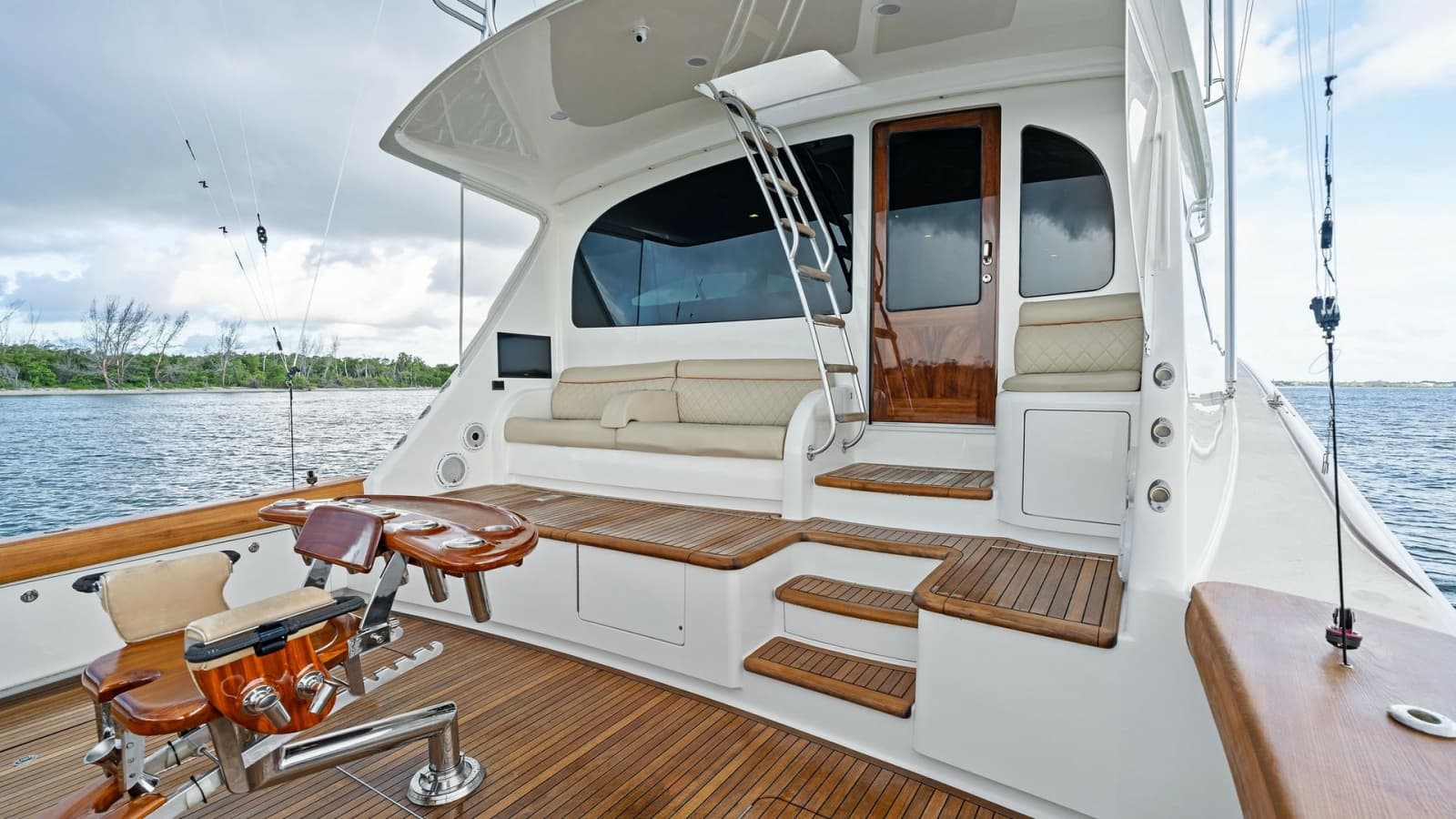 2016 Viking 80 Enclosed Bridge - Photo 109