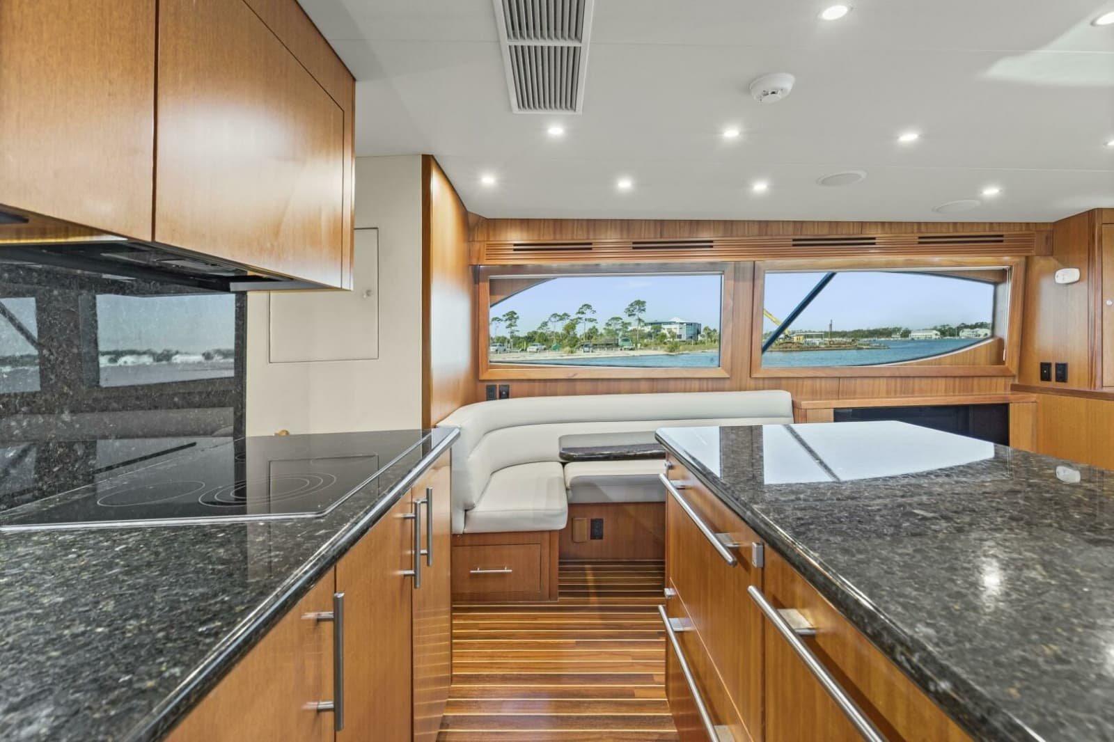 2008 Hatteras 60 Convertible - Photo 9