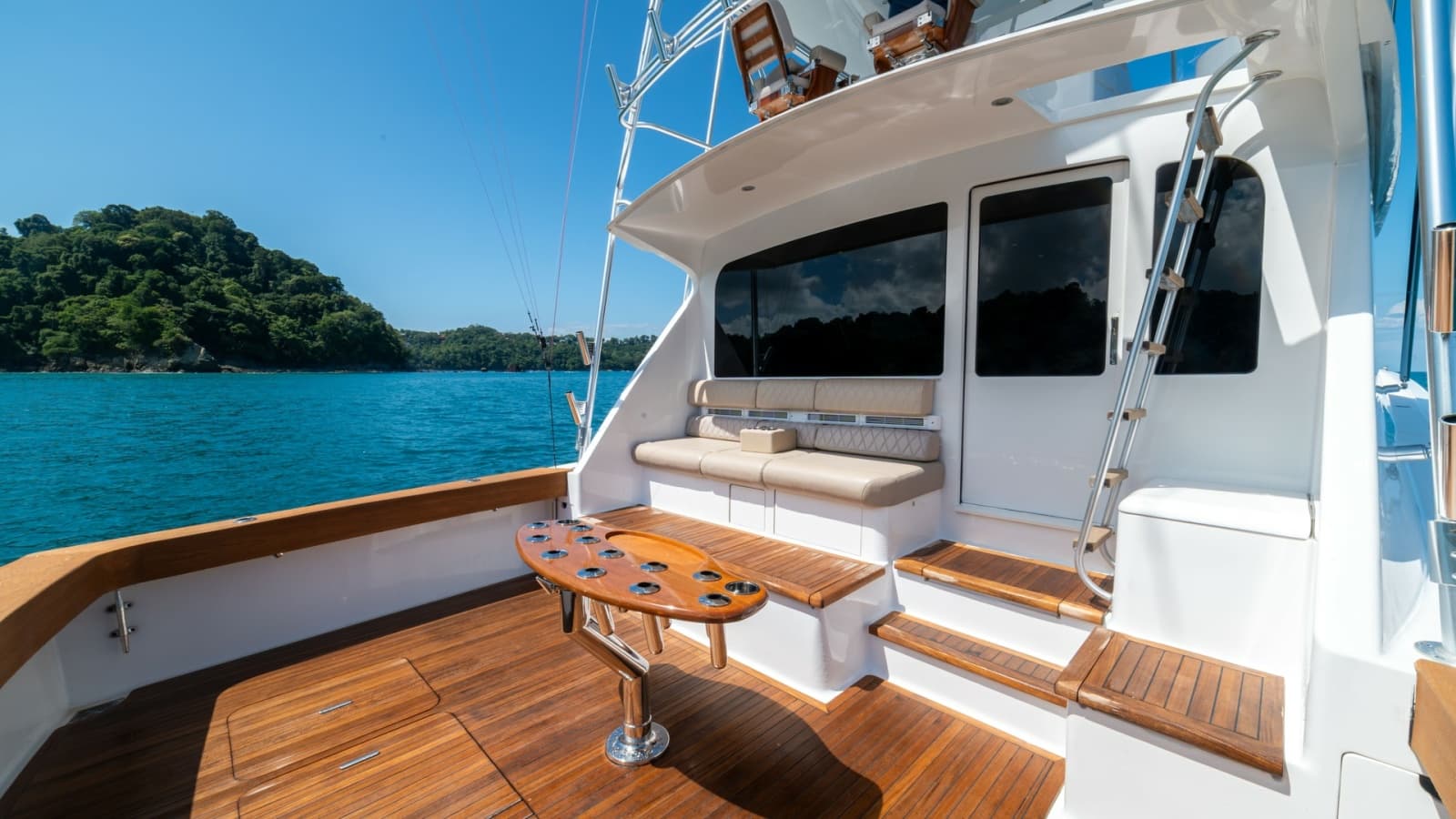 2001 Viking 61 Convertible - Photo 2