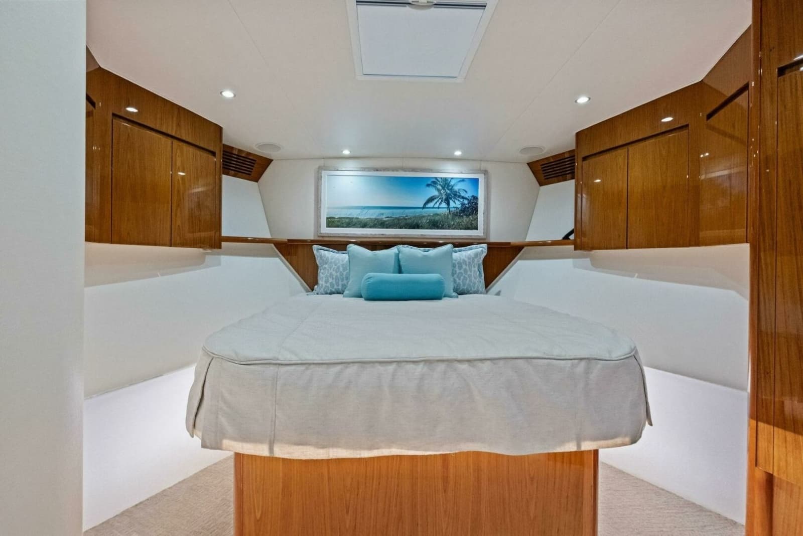 2012 Viking 82 Convertible - Photo 63