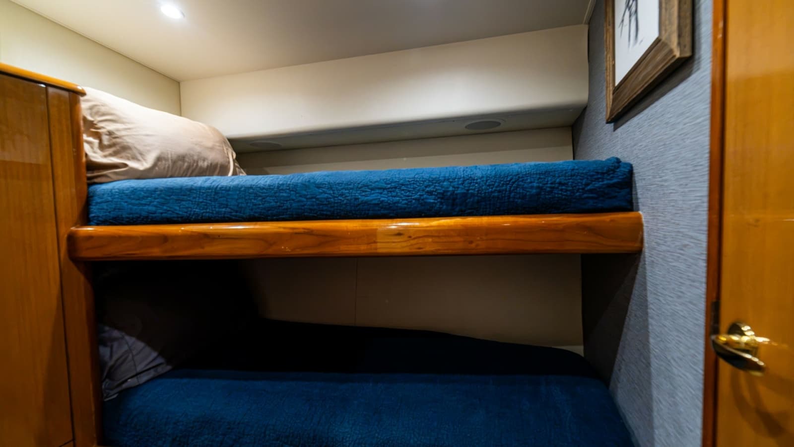 2001 Viking 61 Convertible - Photo 44